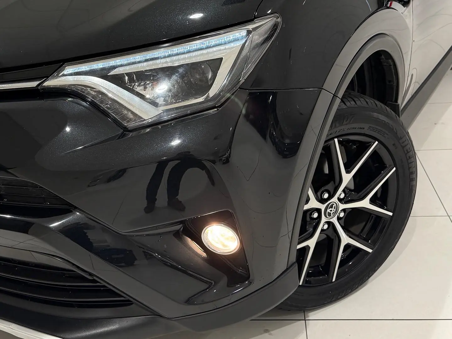 2016 Toyota RAV4 Gallery Image 11
