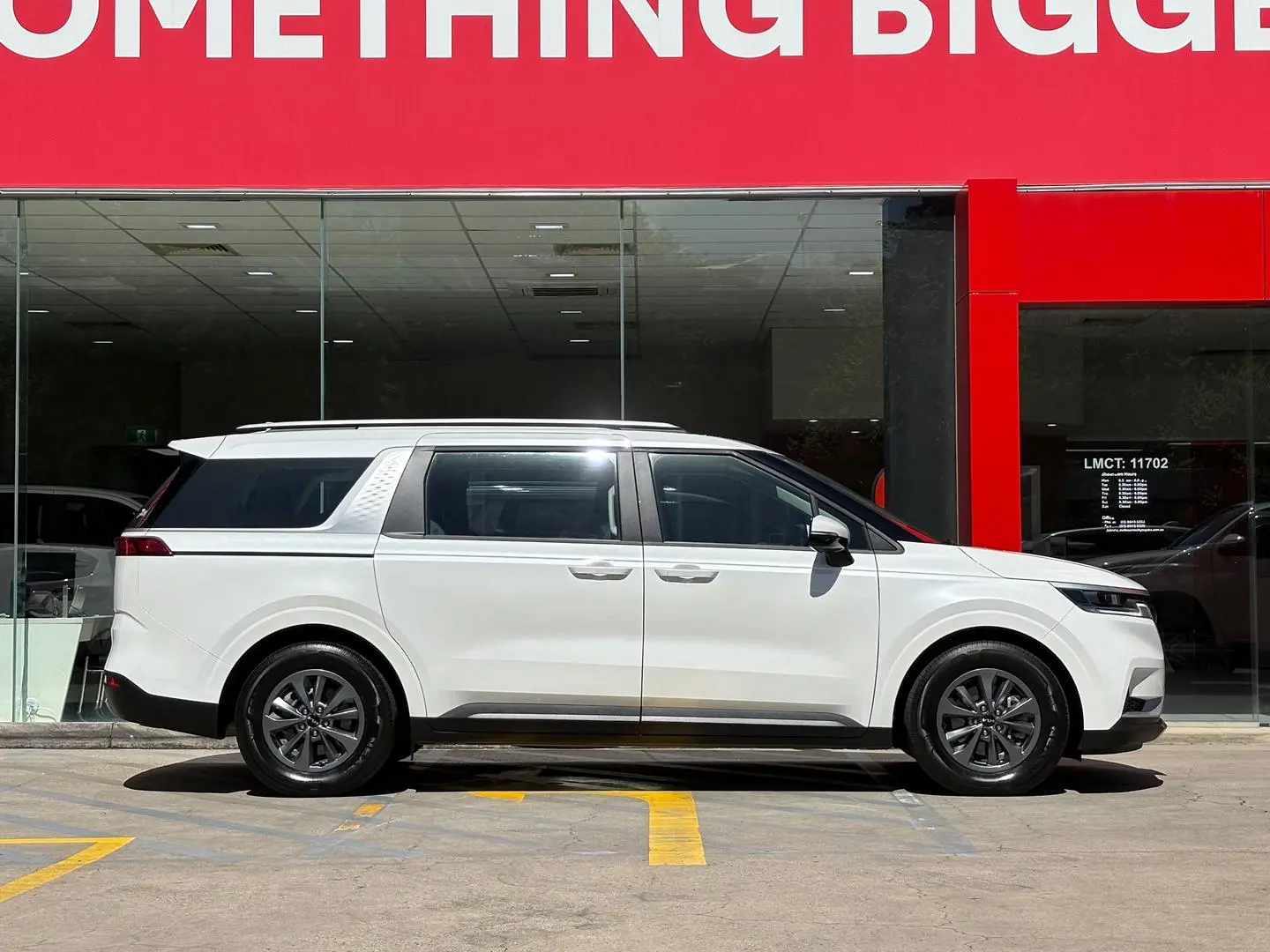 2022 Kia Carnival Gallery Image 2