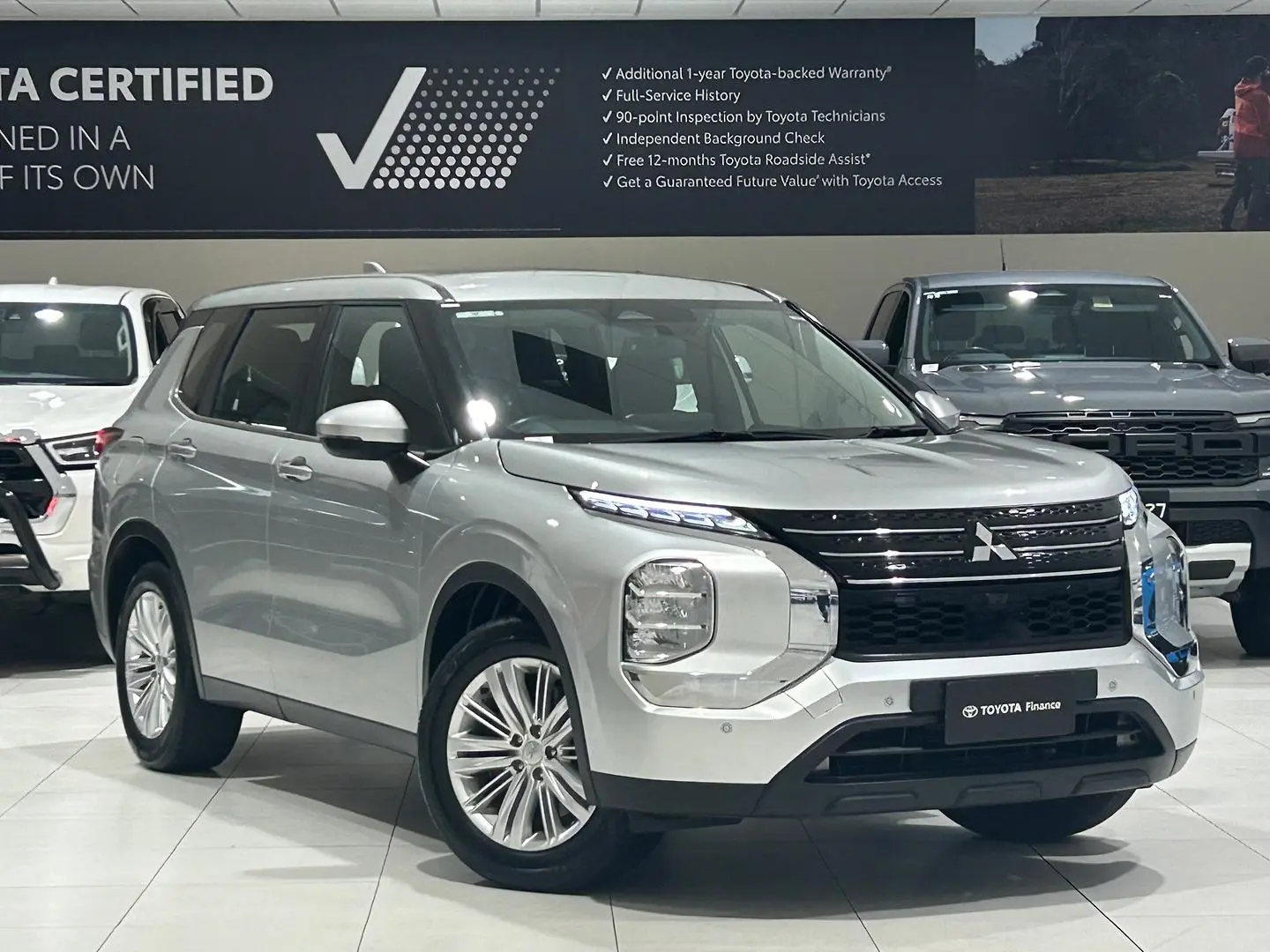 2022 Mitsubishi Outlander Gallery Image 1