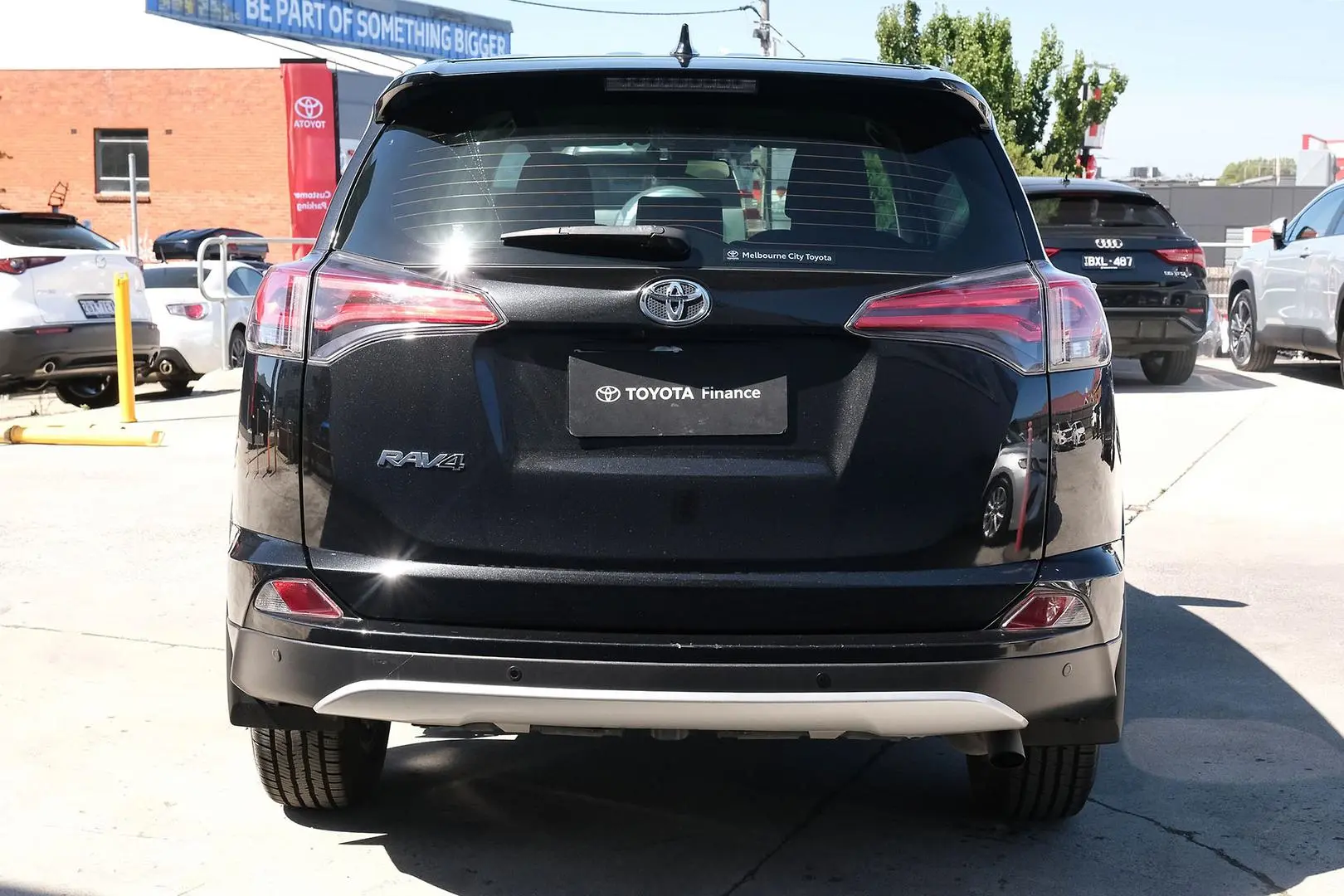 2018 Toyota Rav4 Gallery Image 4