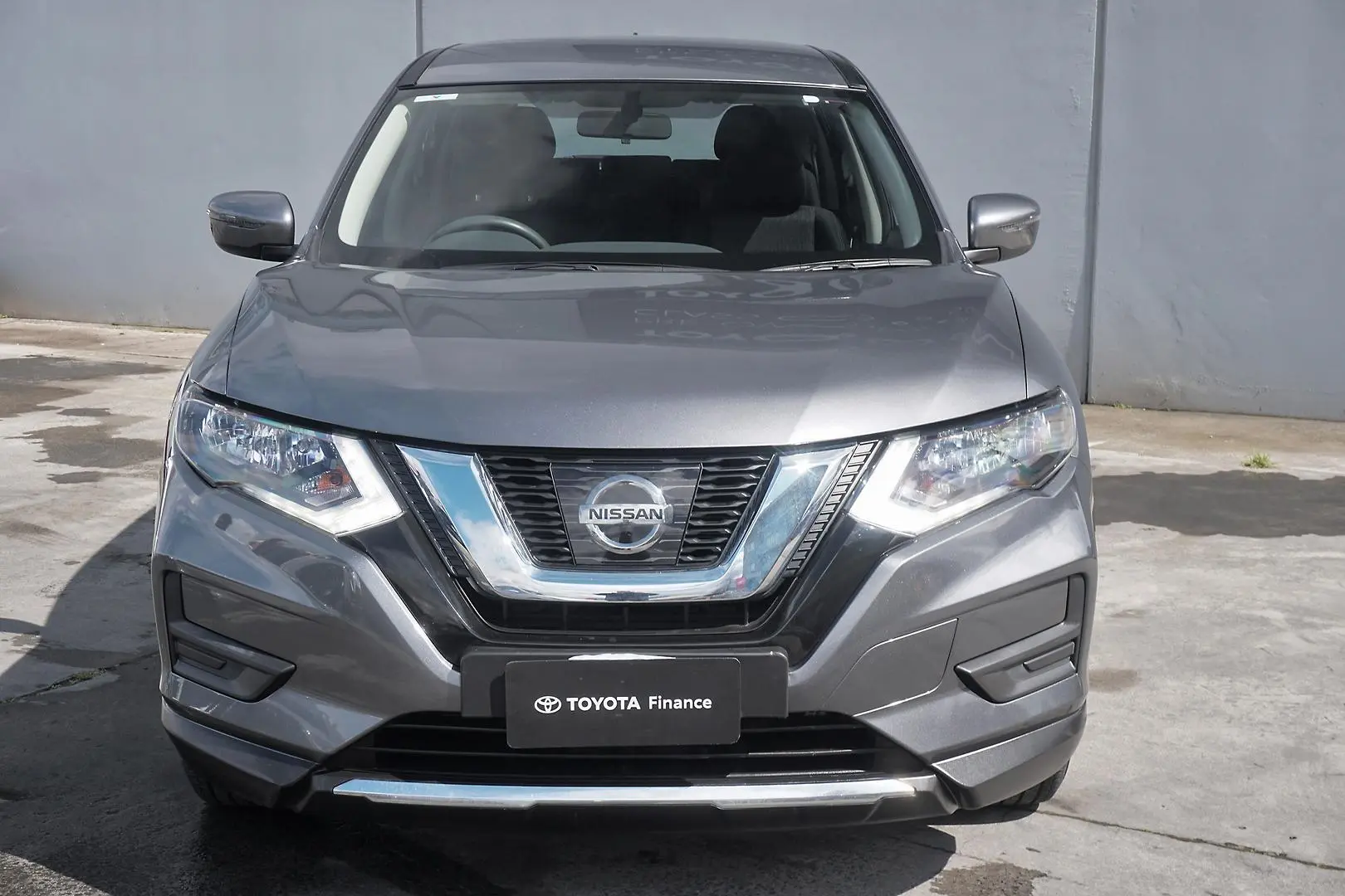 2017 Nissan X-TRAIL Gallery Image 2