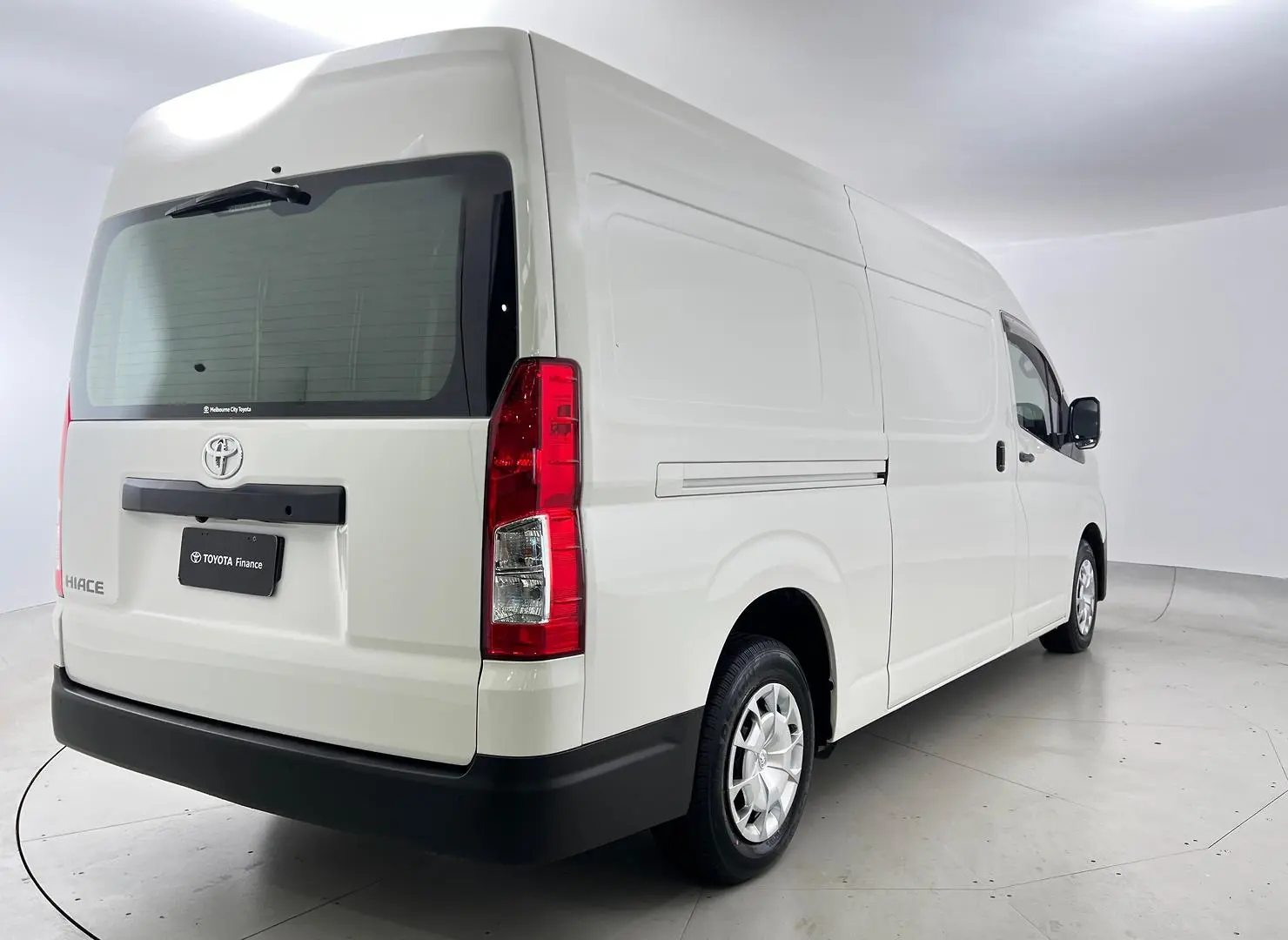 2021 Toyota Hiace Gallery Image 4