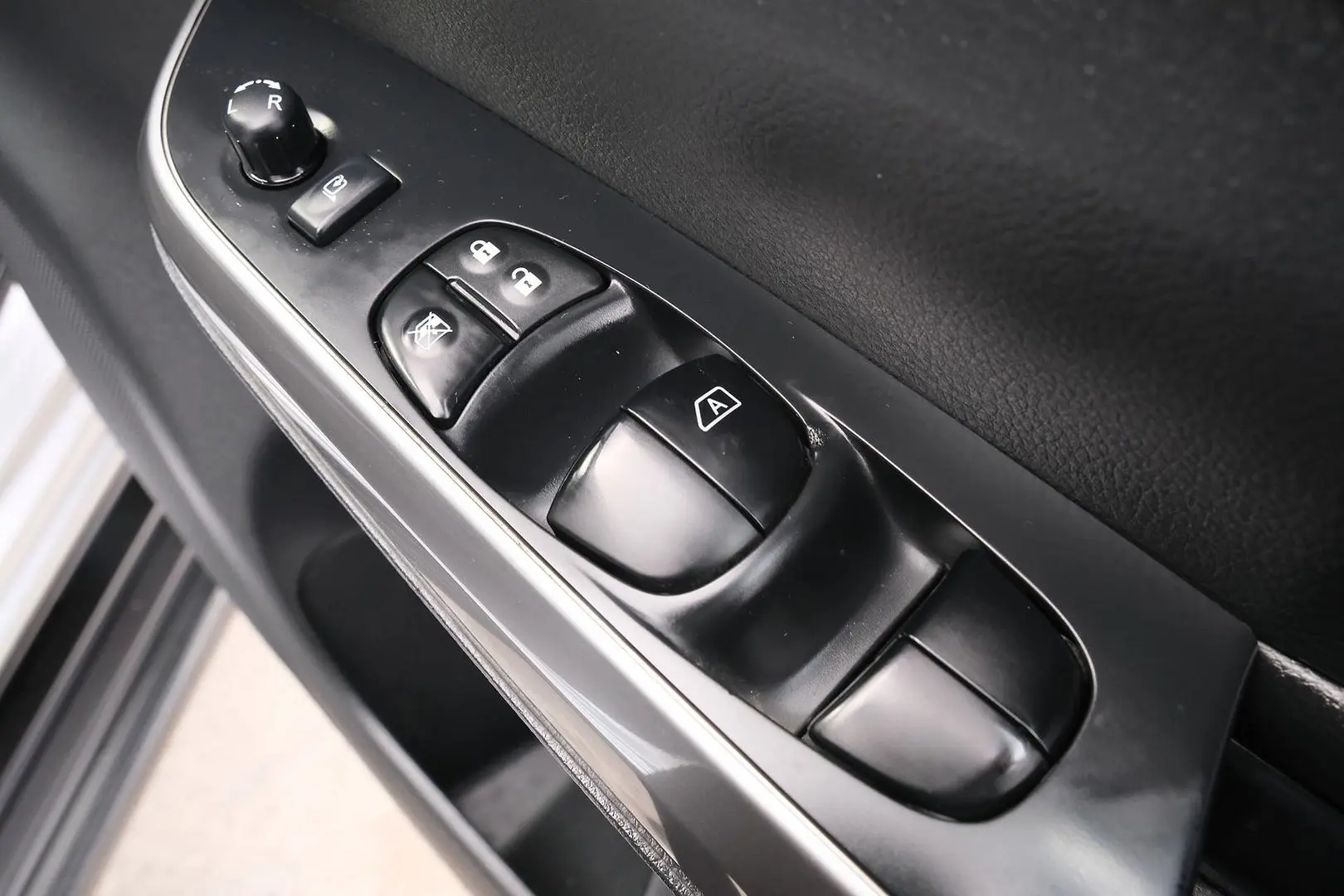 2021 Nissan Navara Gallery Image 16