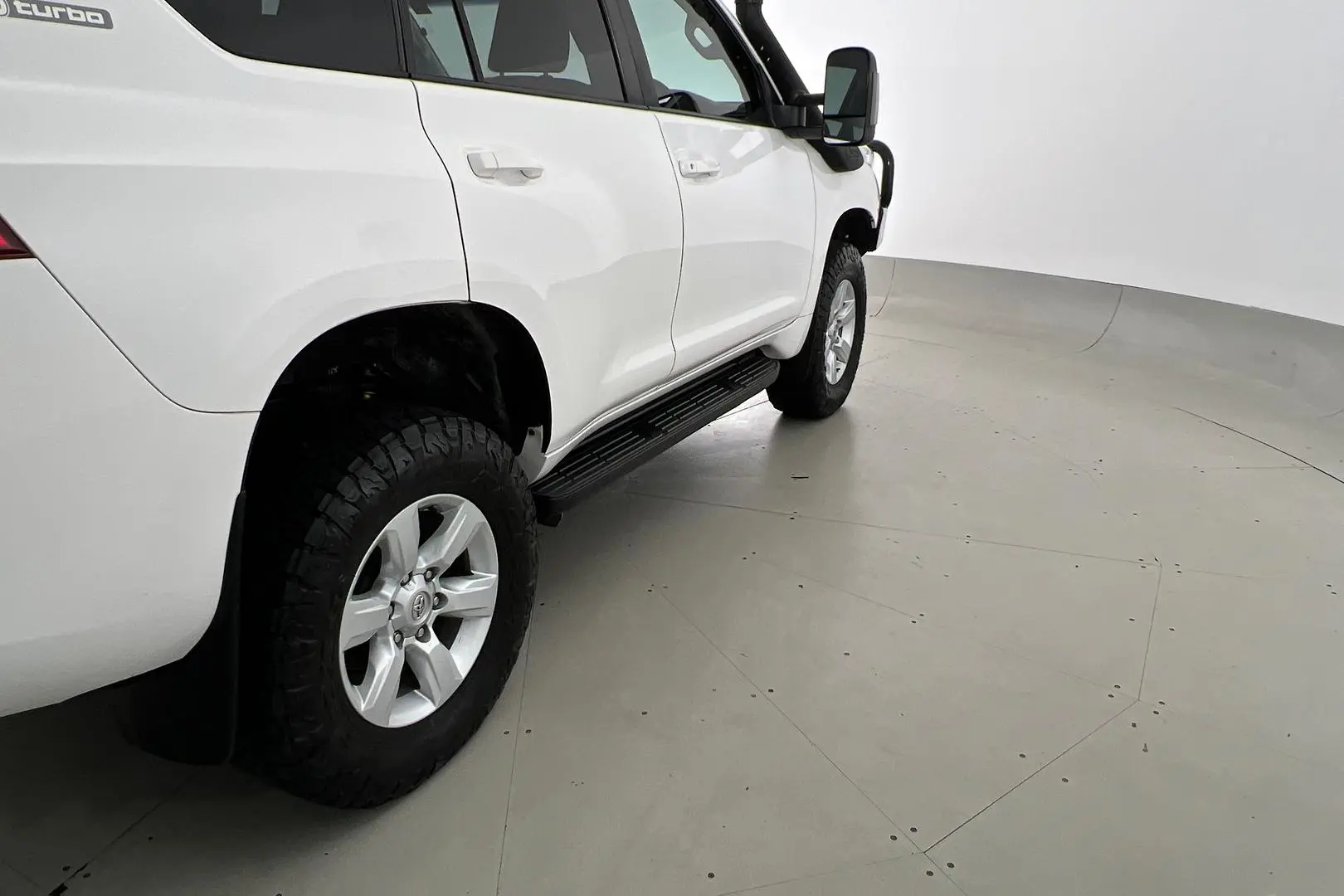 2015 Toyota Landcruiser Prado Gallery Image 11