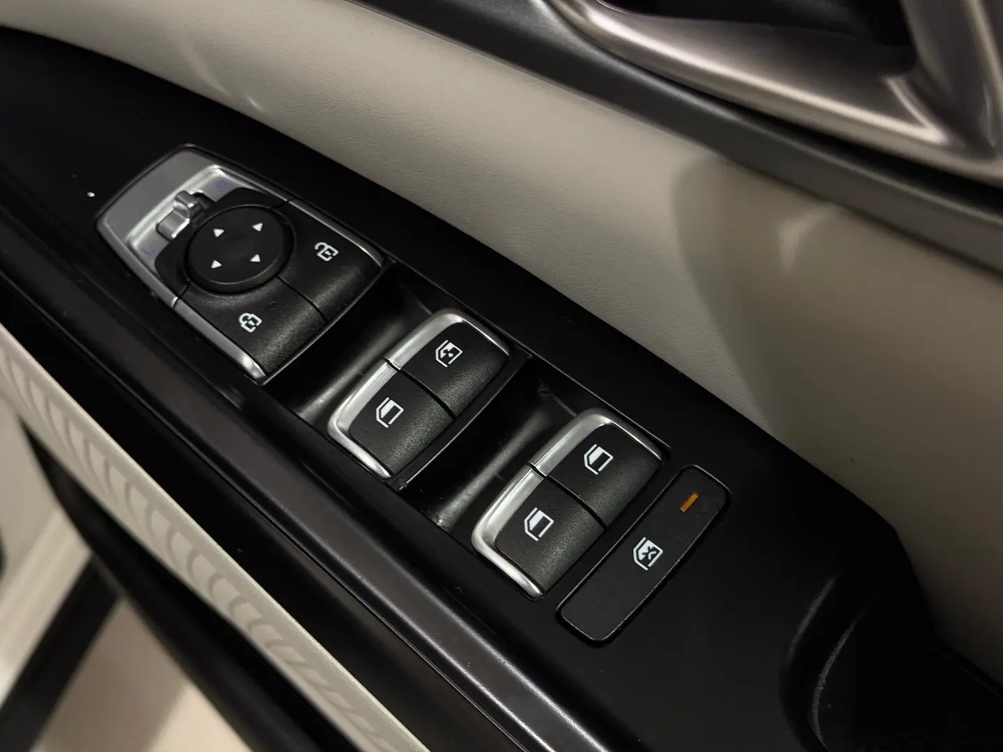 2021 Kia Carnival Gallery Image 17