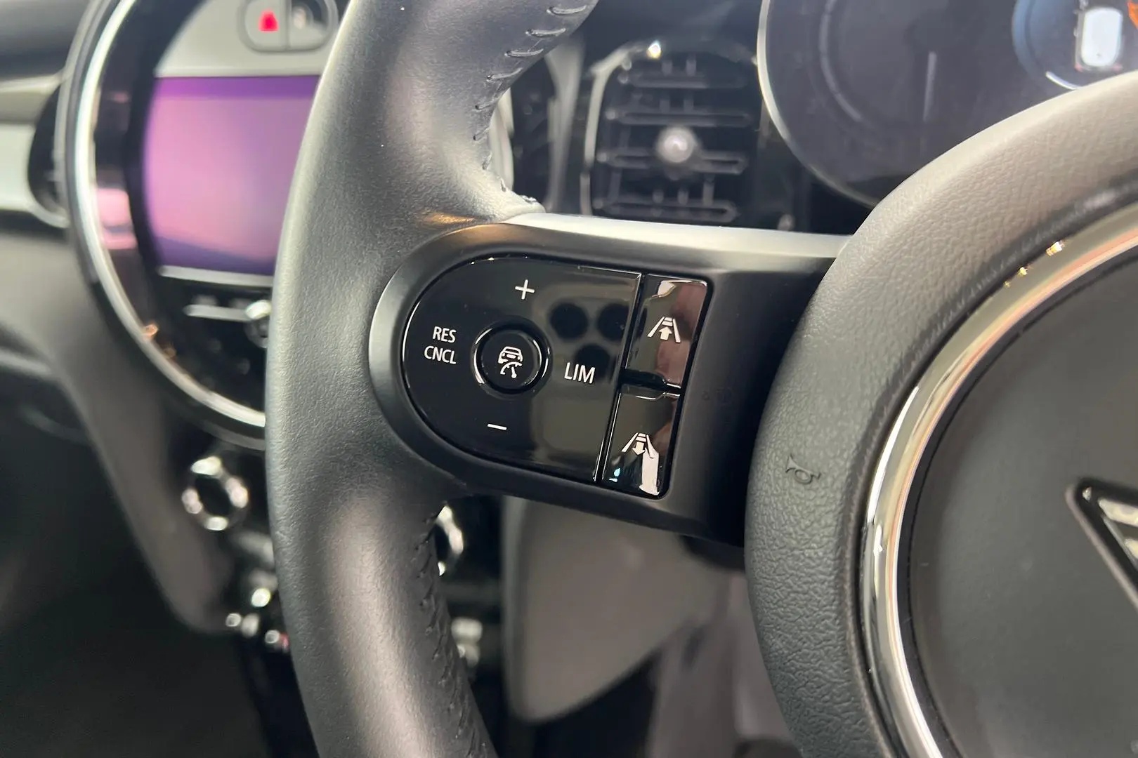 2021 MINI Hatch Gallery Image 15