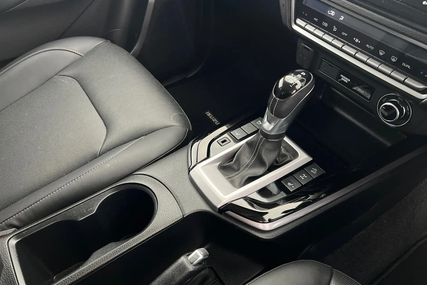 2022 Isuzu D-MAX Gallery Image 13