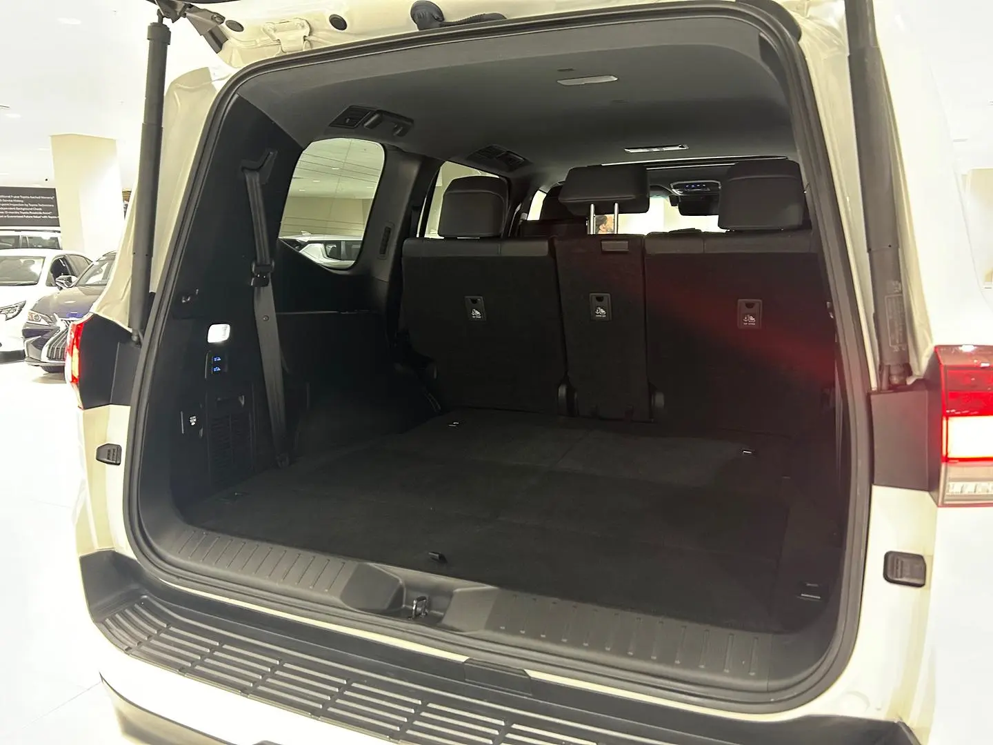 2022 Toyota Landcruiser Gallery Image 8