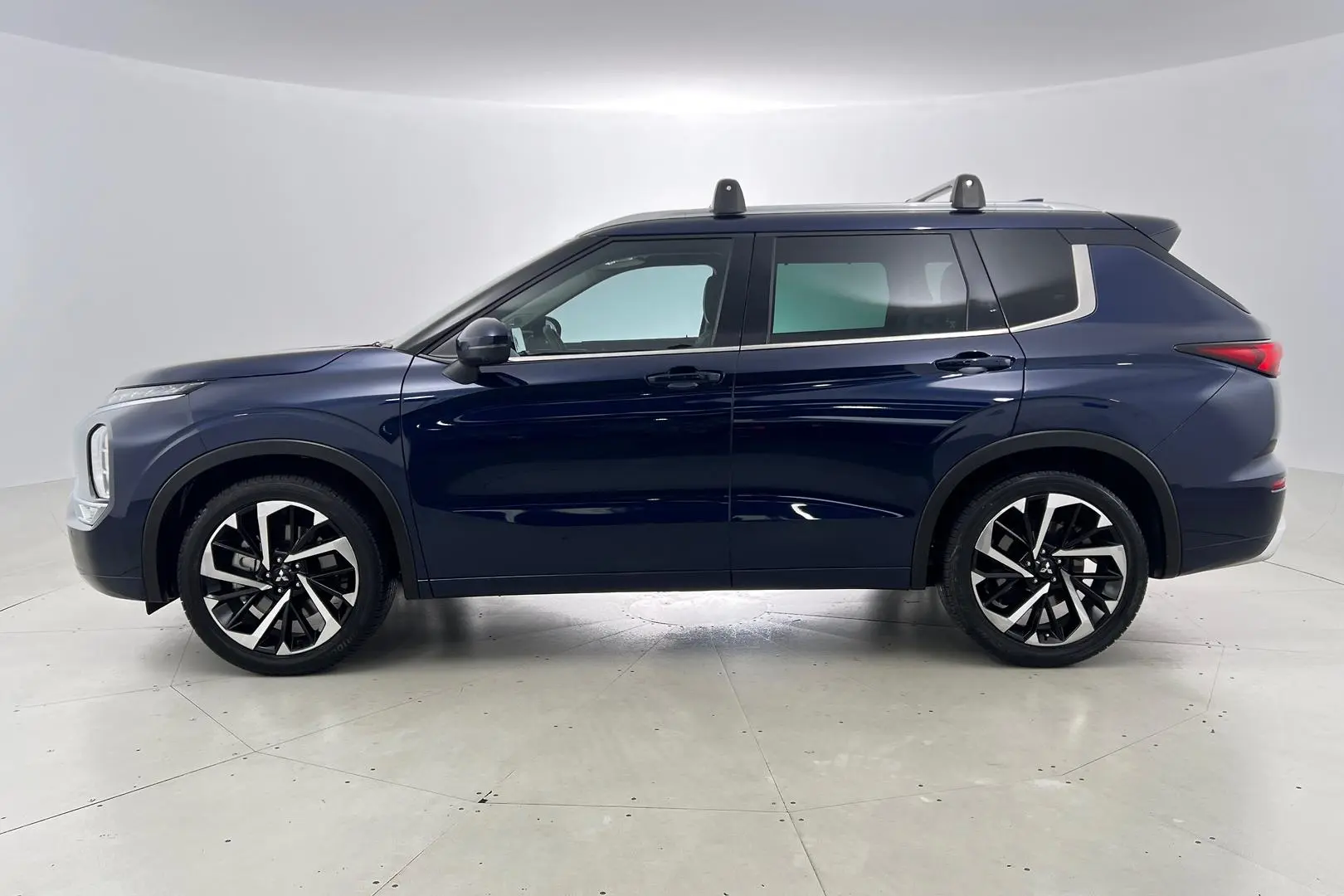 2022 Mitsubishi Outlander Gallery Image 8