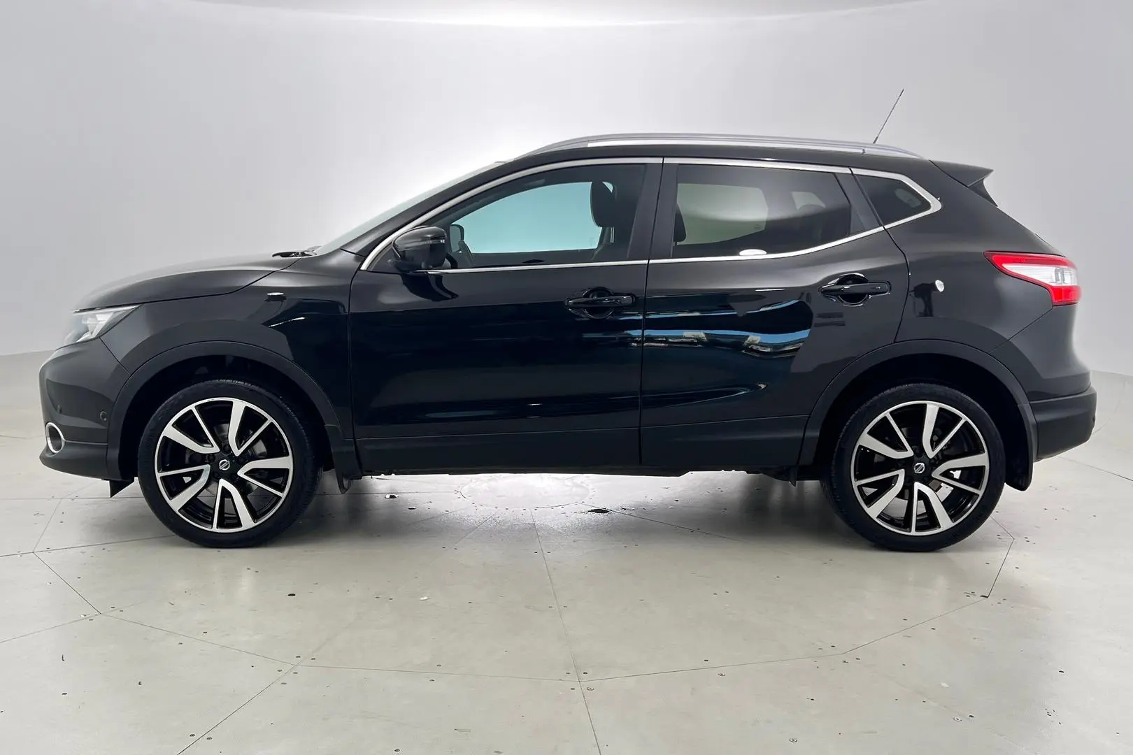 2015 Nissan QASHQAI Gallery Image 8