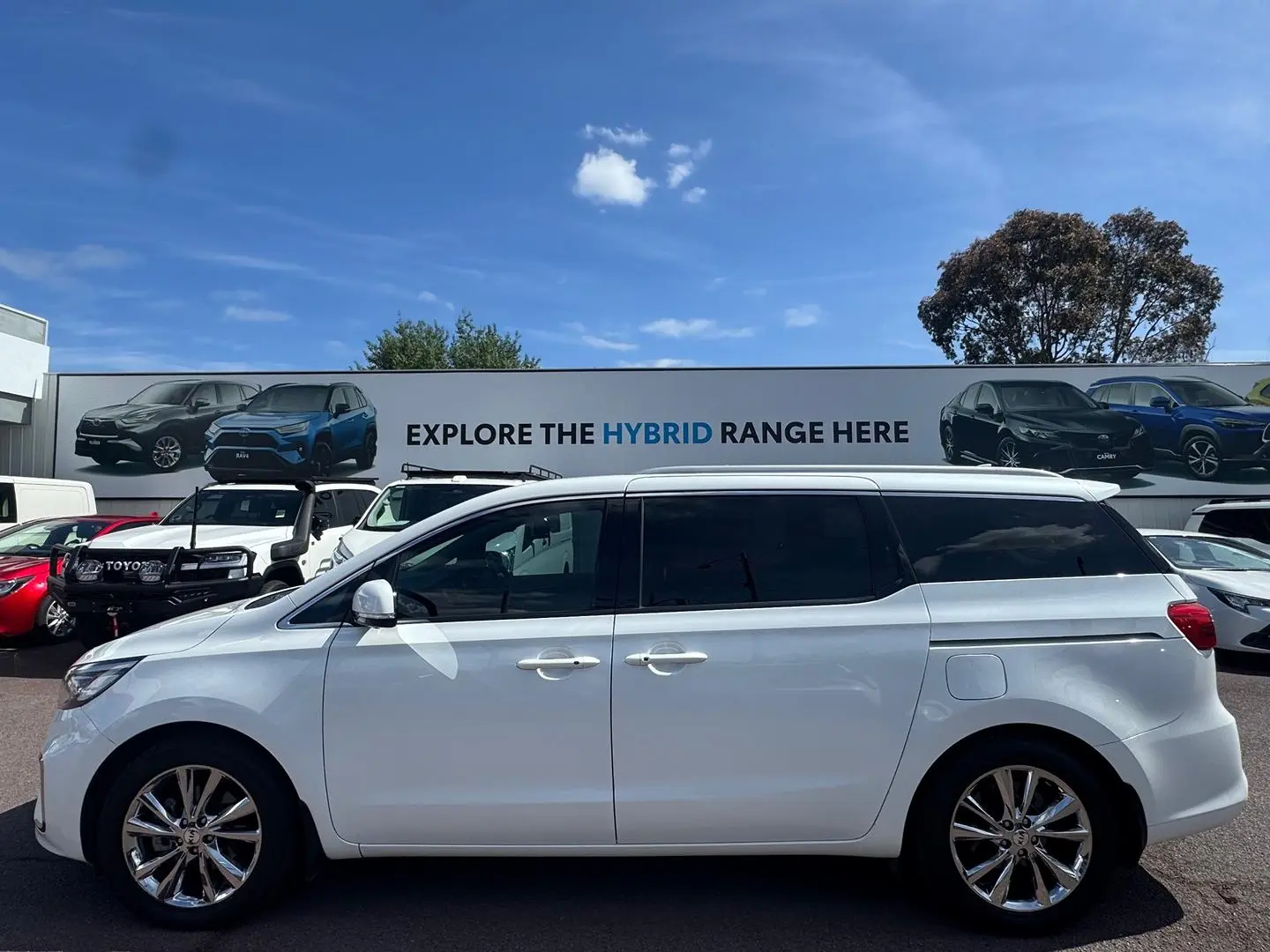 2019 Kia Carnival Gallery Image 9