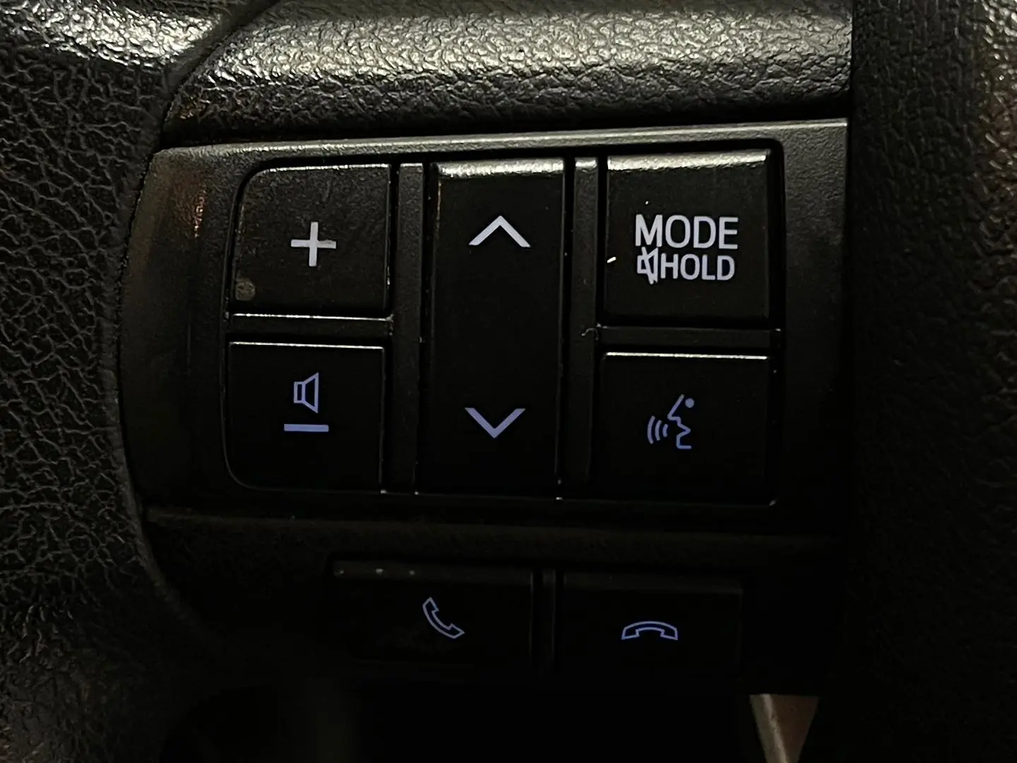 2020 Toyota Hilux Gallery Image 16