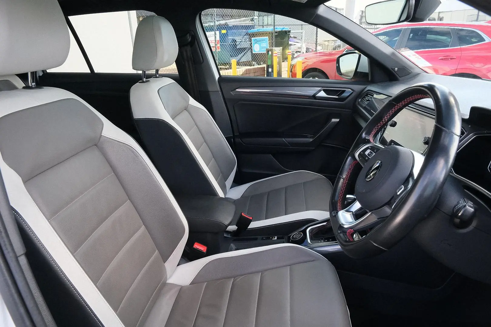 2021 Volkswagen T-Roc Gallery Image 14