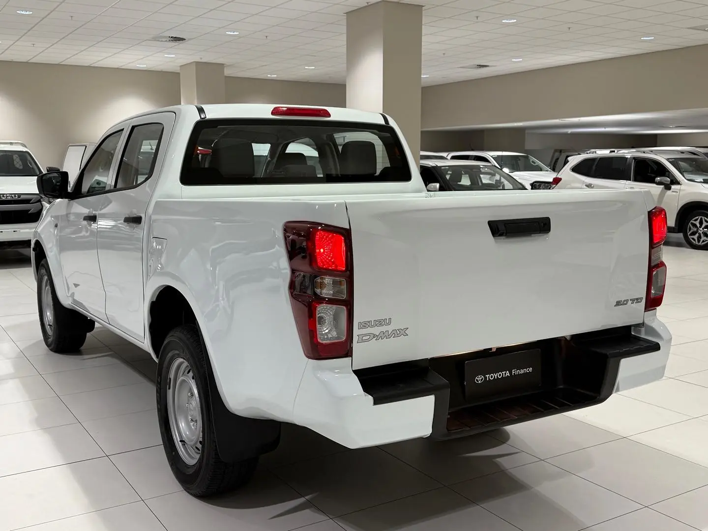 2023 Isuzu D-MAX Gallery Image 8