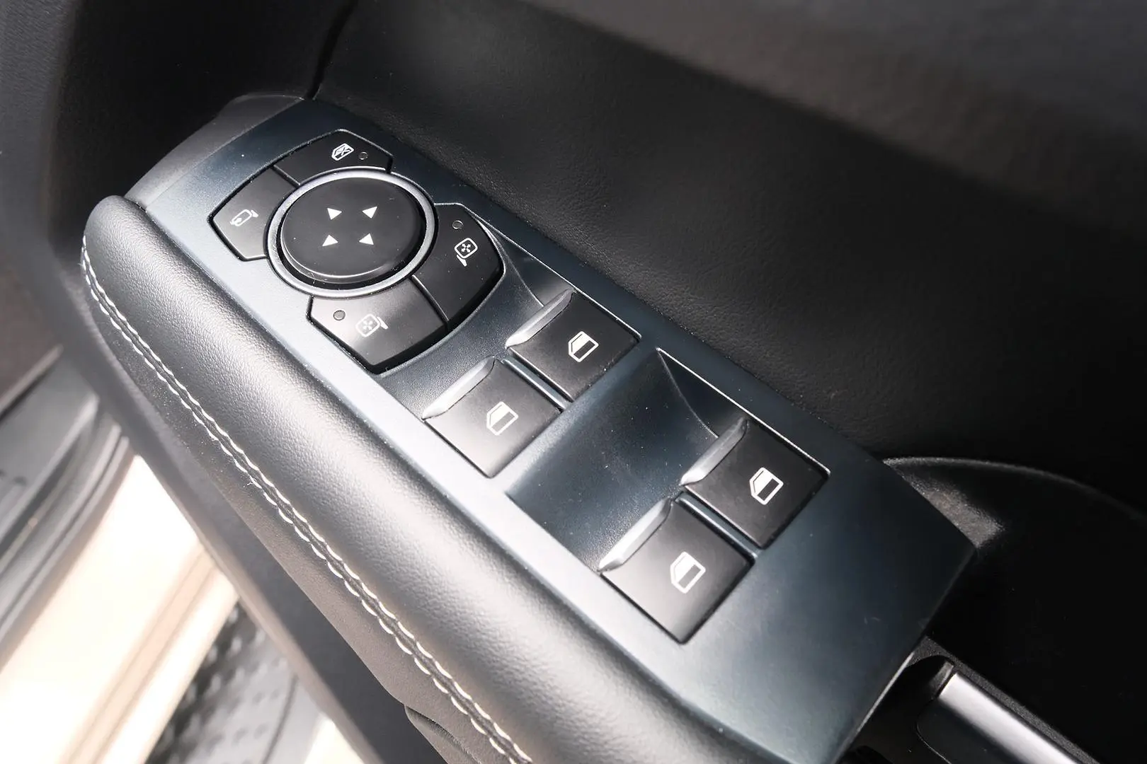 2023 Volkswagen Amarok Gallery Image 13