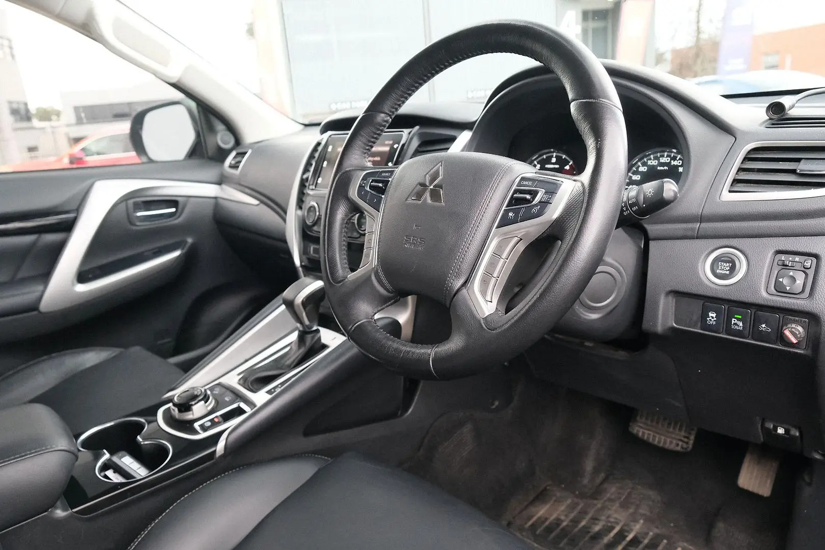 2018 Mitsubishi Pajero Sport Gallery Image 7