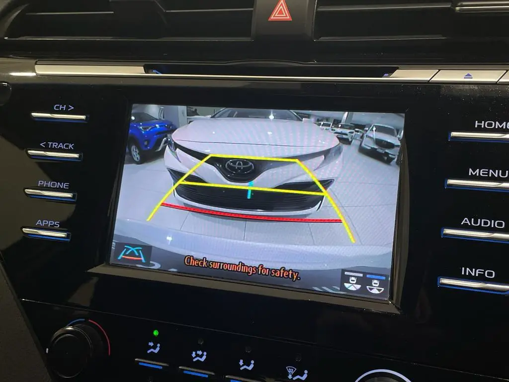 2018 Toyota Camry Gallery Image 16