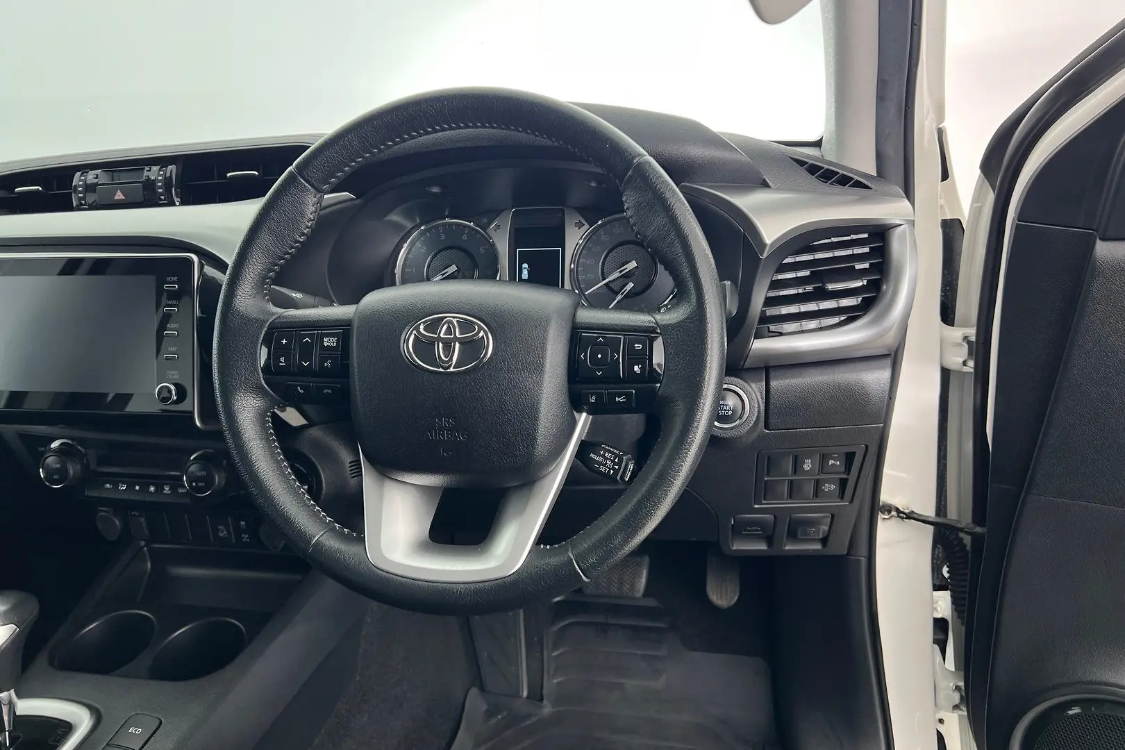 2022 Toyota Hilux Gallery Image 15