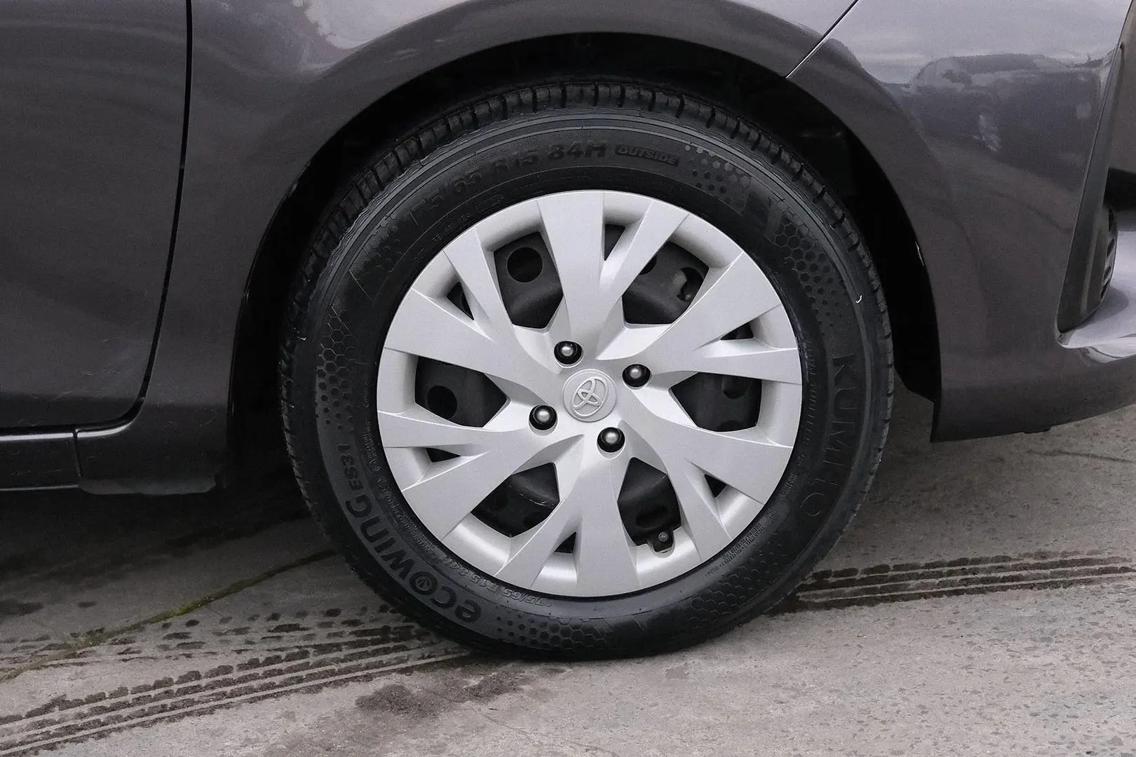 2019 Toyota Yaris Gallery Image 6