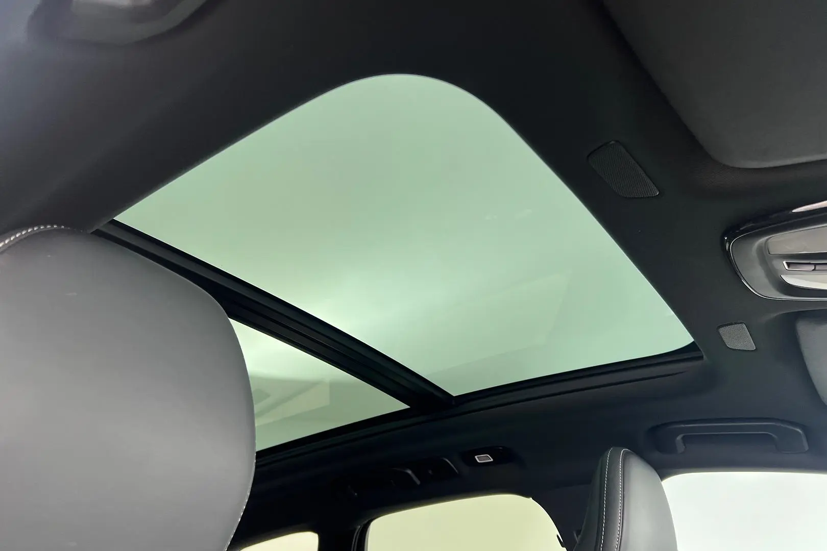2021 Volvo XC60 Gallery Image 3