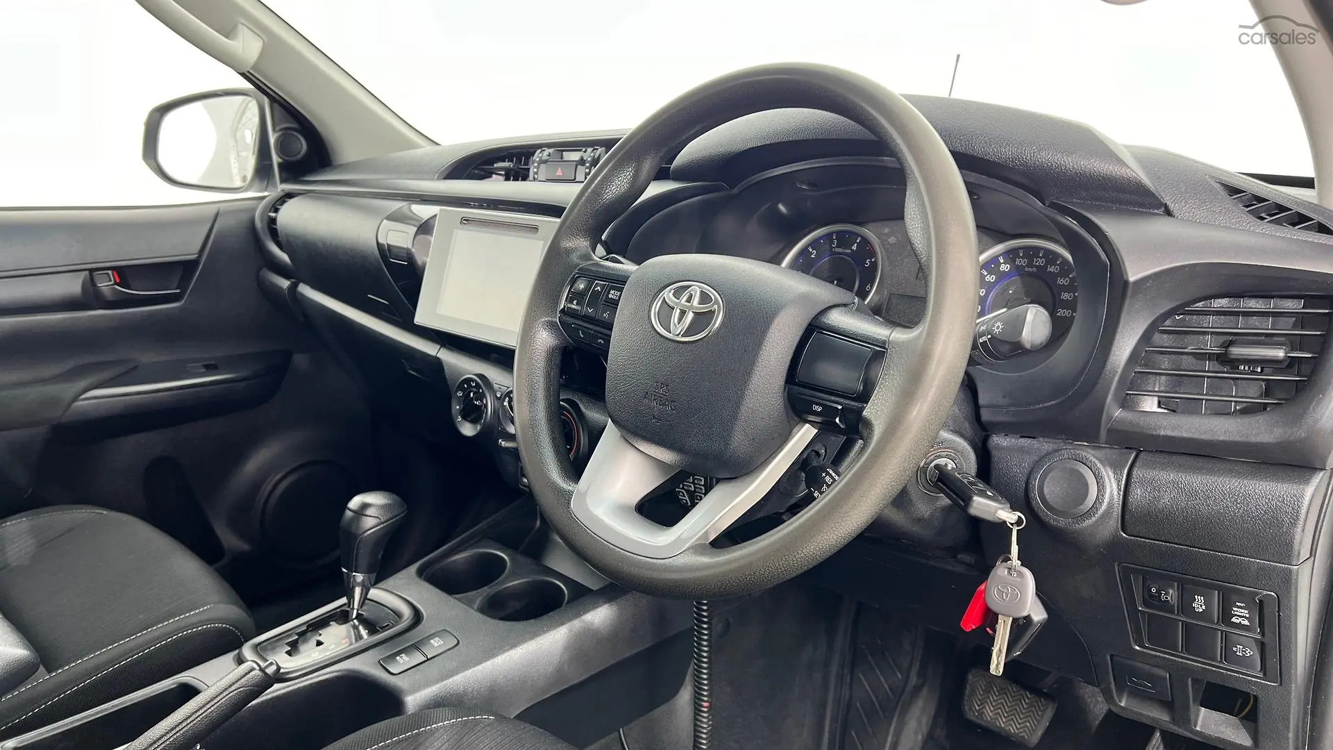 2018 Toyota Hilux Image 11
