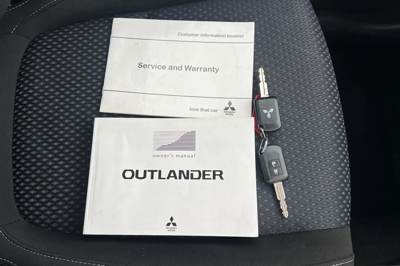 2017 Mitsubishi Outlander Gallery Image 19