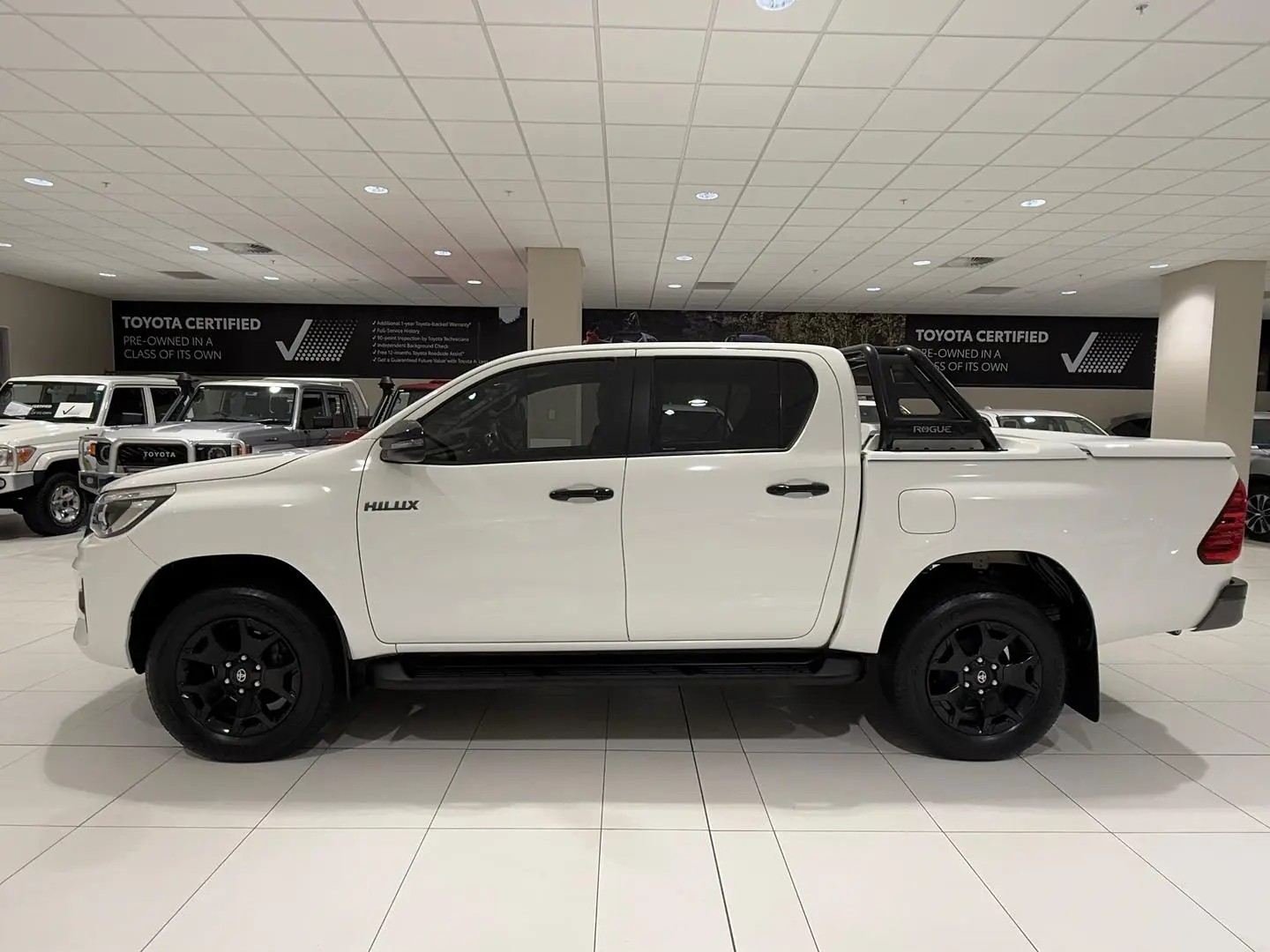 2018 Toyota Hilux Gallery Image 6