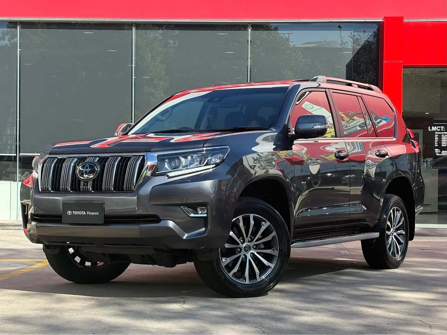2022 Toyota Landcruiser Prado Gallery Image 5