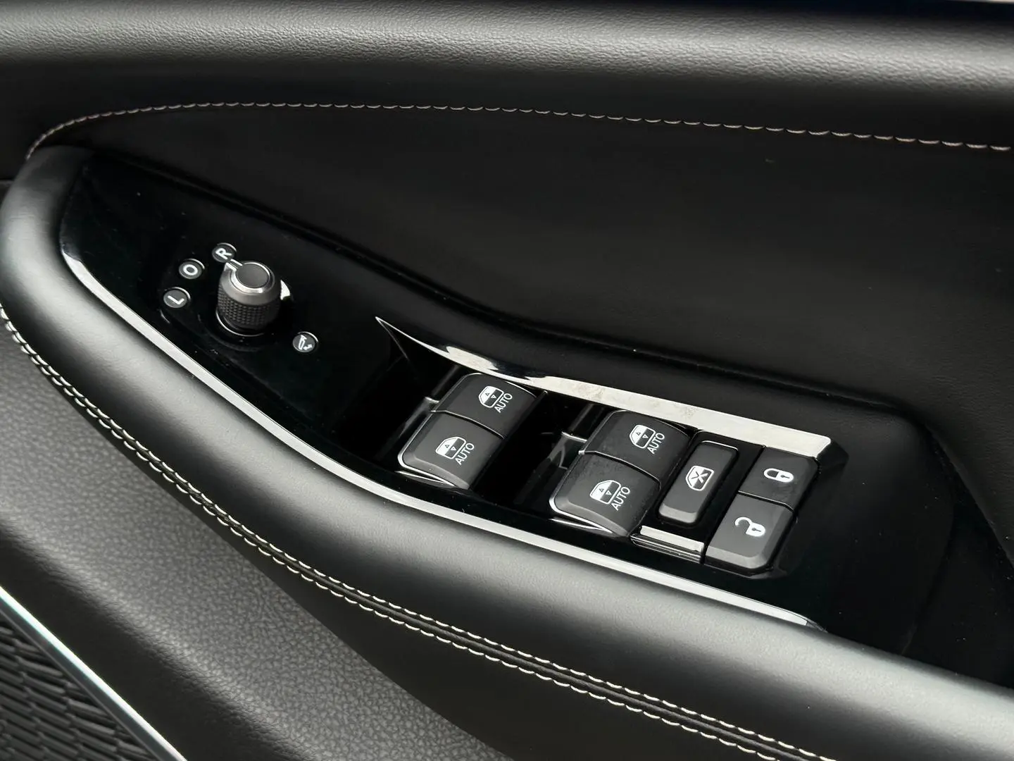 2023 Jeep Grand Cherokee Gallery Image 24
