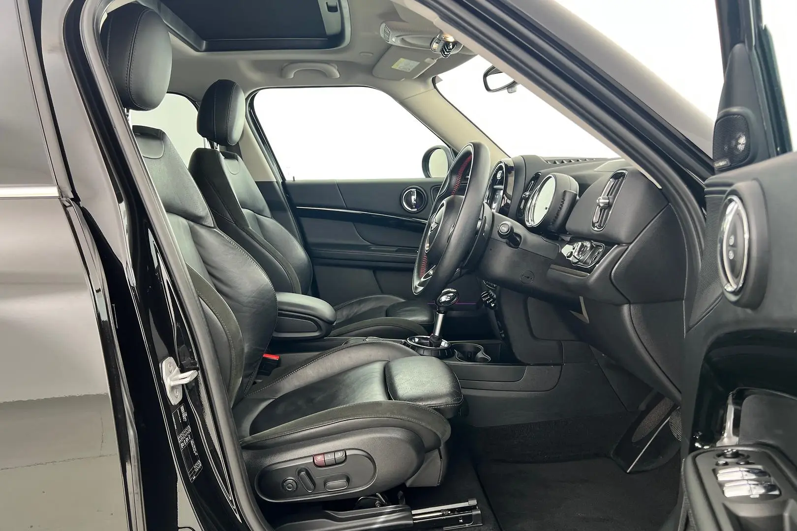 2017 MINI Countryman Gallery Image 15