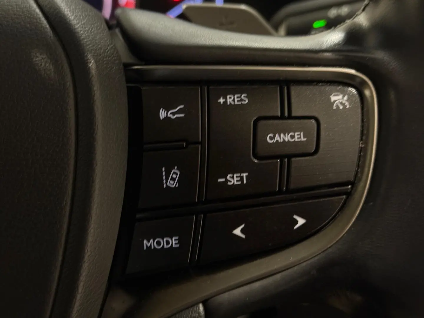 2020 Lexus ES Gallery Image 22
