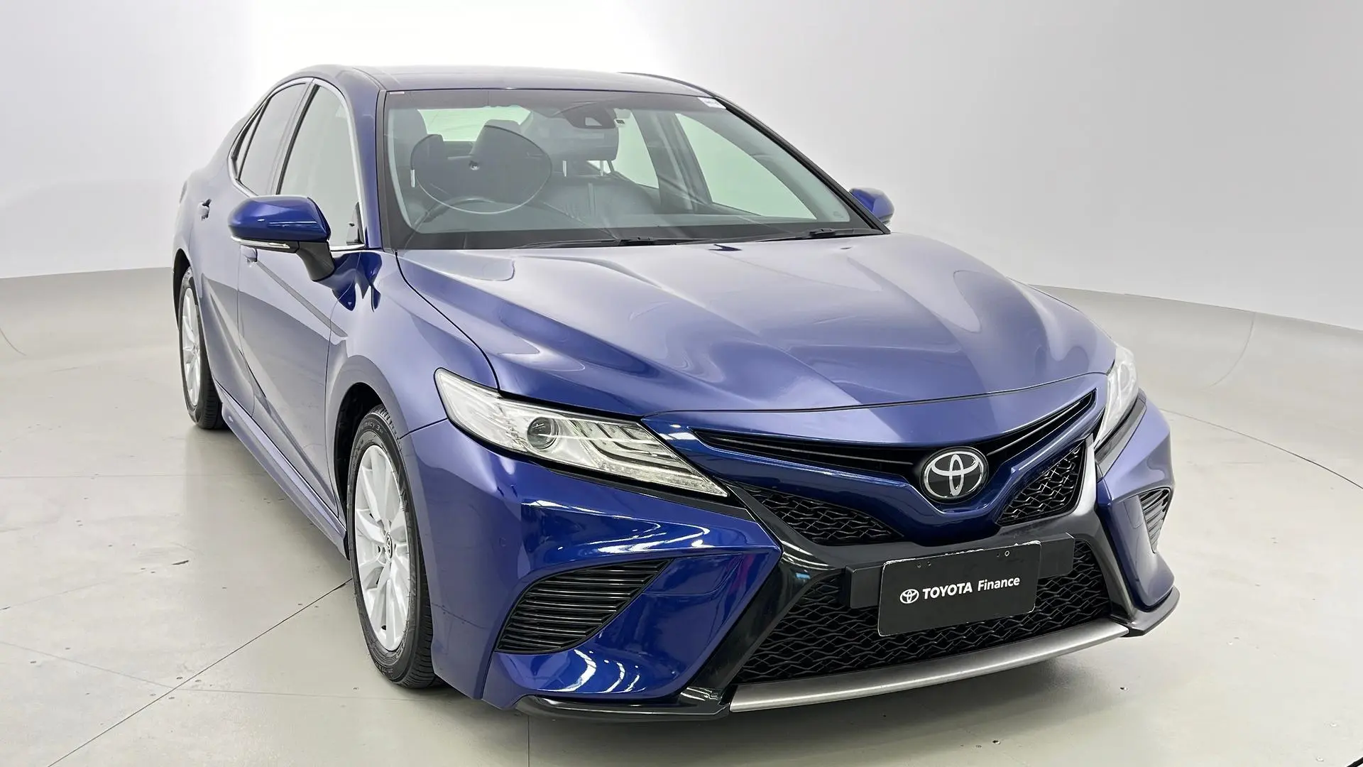 2019 Toyota Camry Gallery Image 13