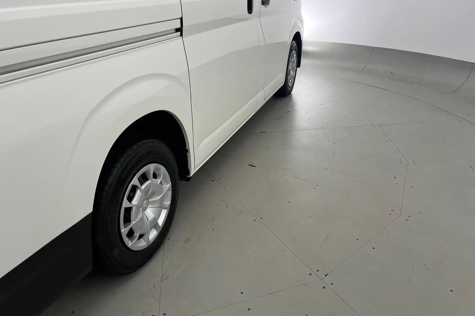 2019 Toyota Hiace Gallery Image 12