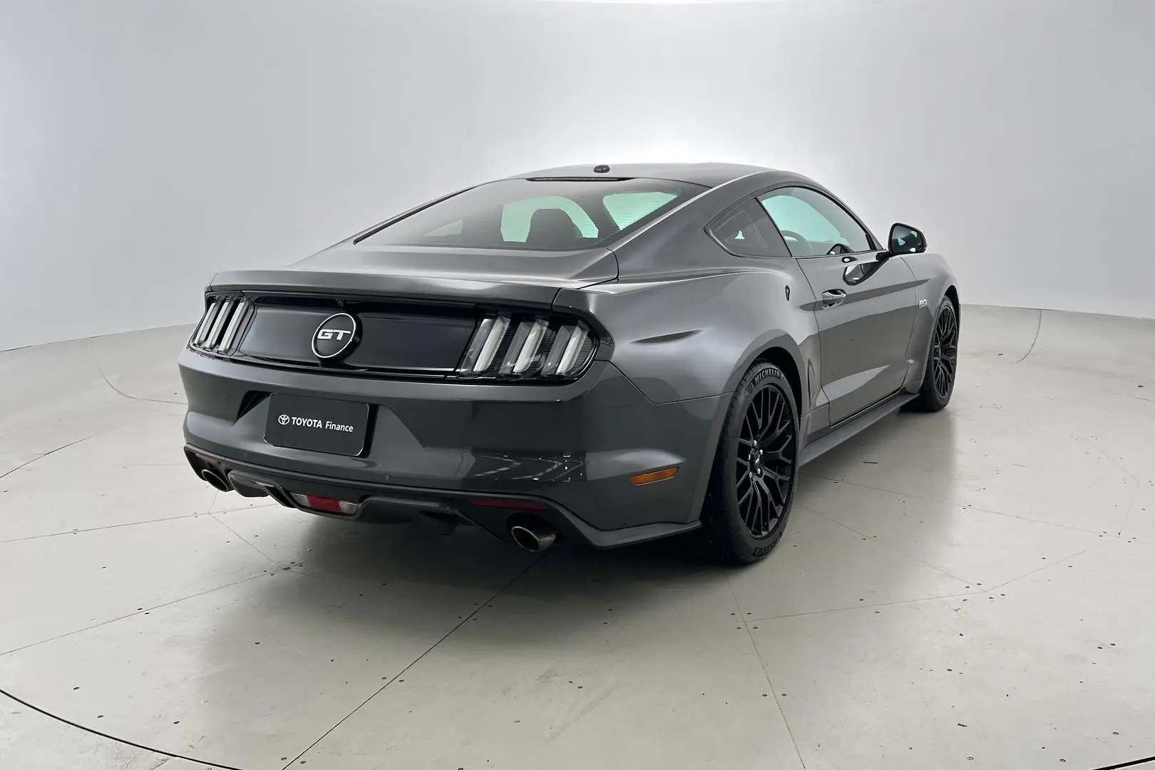 2017 Ford Mustang Gallery Image 4
