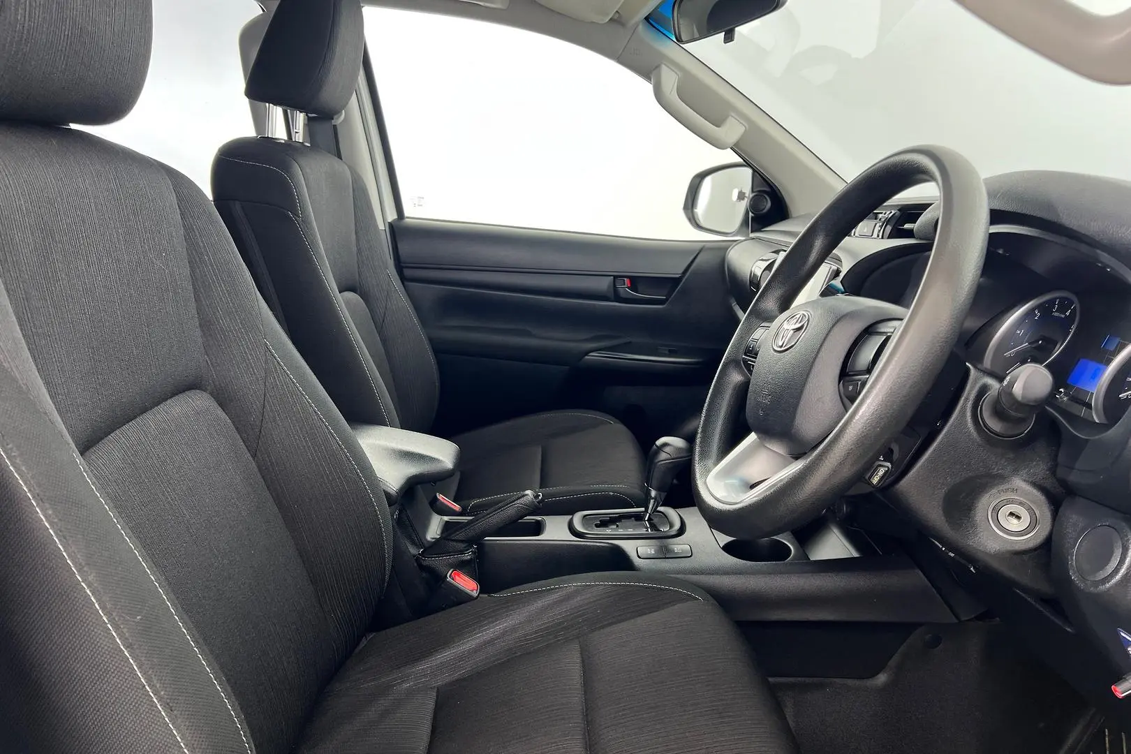 2018 Toyota Hilux Gallery Image 12