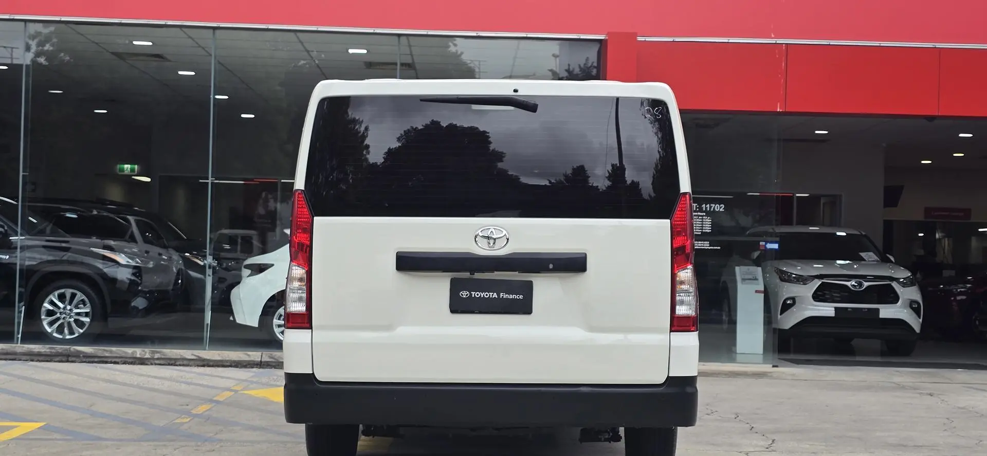 2022 Toyota Hiace Gallery Image 4