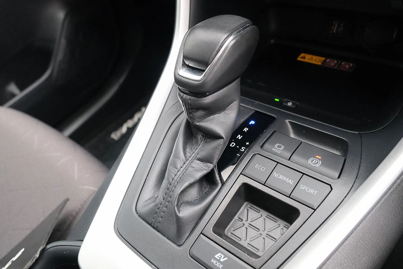 2024 Toyota RAV4 Gallery Image 17
