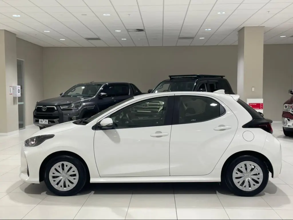 2020 Toyota Yaris Gallery Image 6