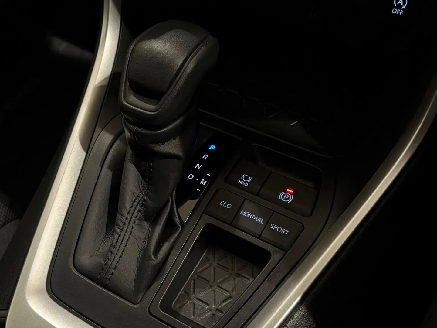 2023 Toyota RAV4 Gallery Image 18
