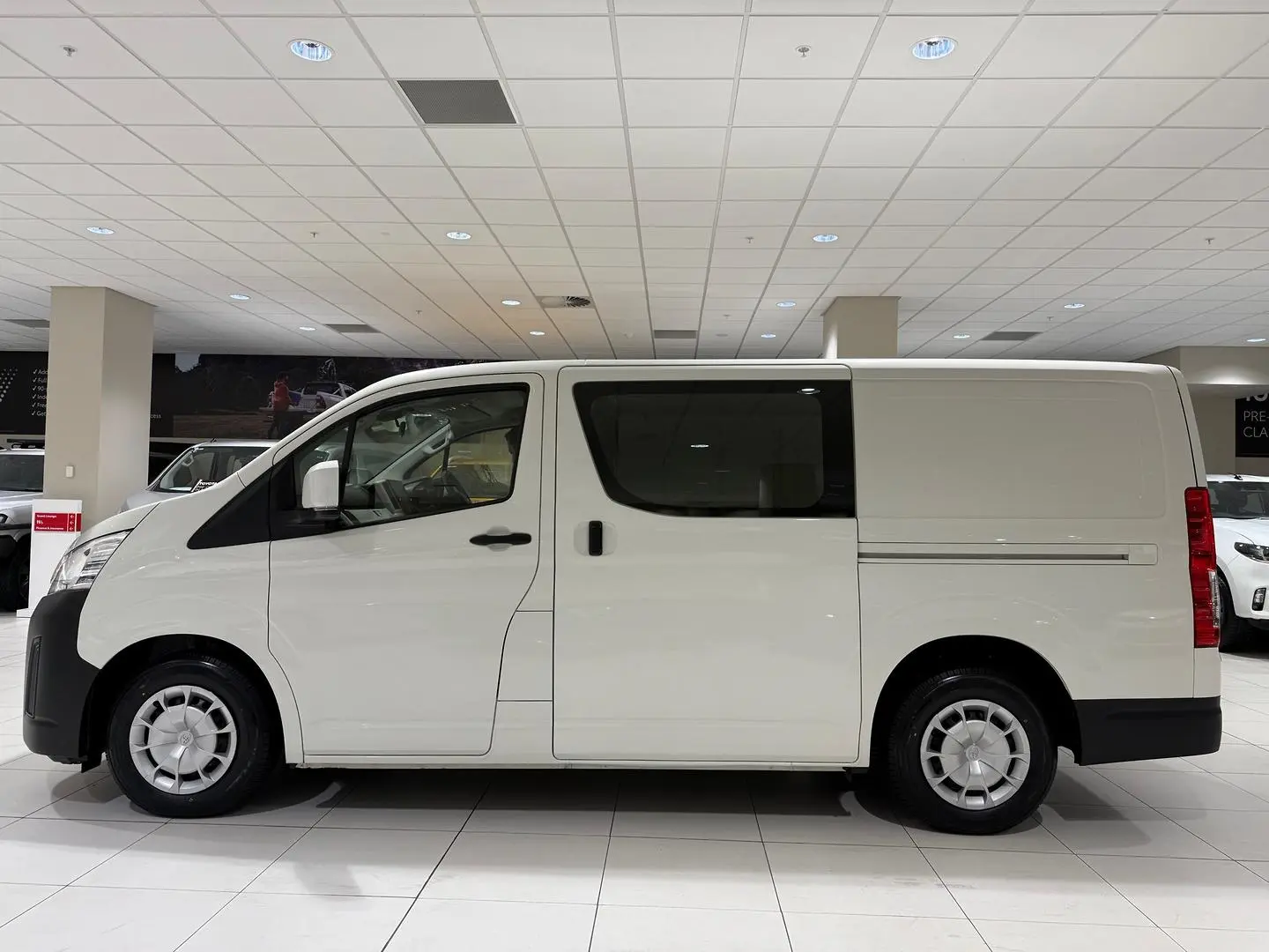 2022 Toyota Hiace Gallery Image 6