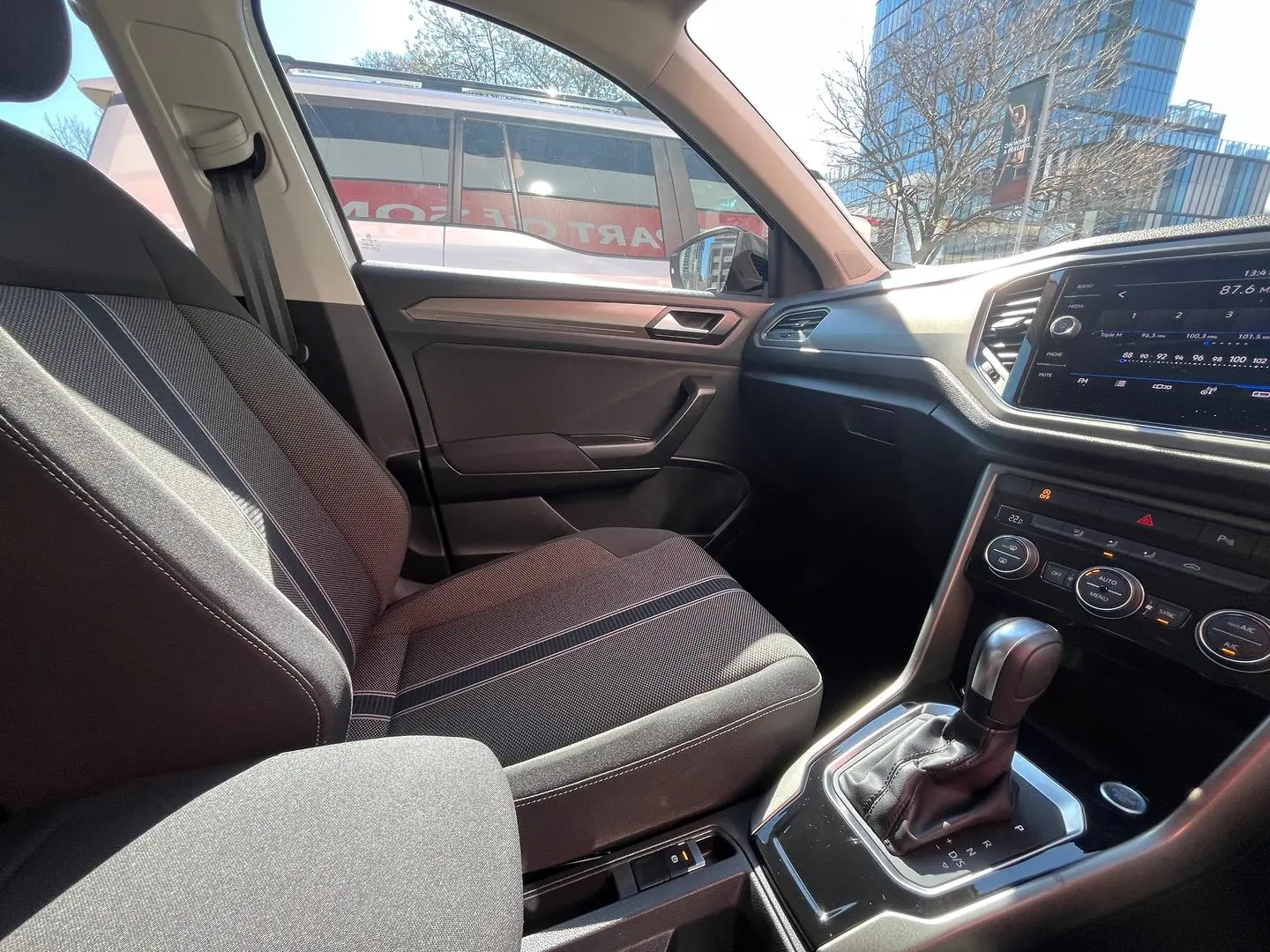 2021 Volkswagen T-Roc Gallery Image 28
