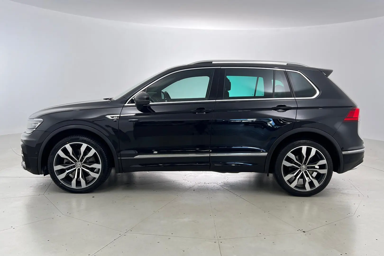 2020 Volkswagen Tiguan Gallery Image 7