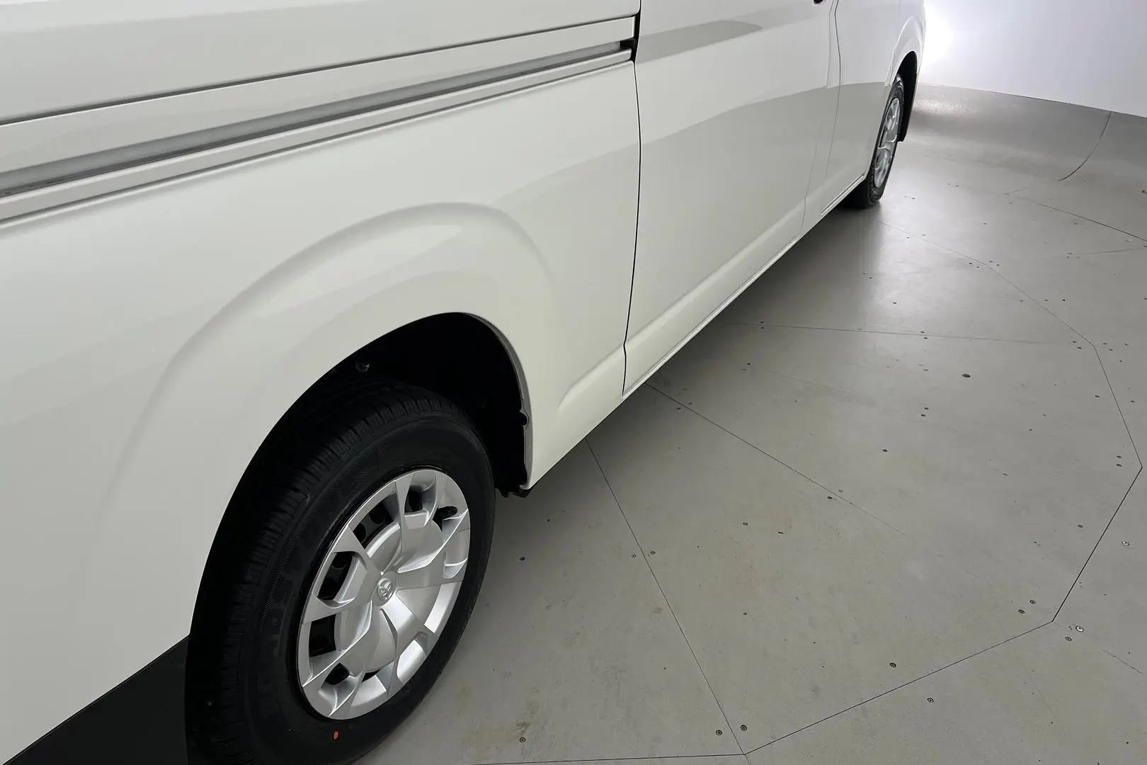 2021 Toyota Hiace Gallery Image 5