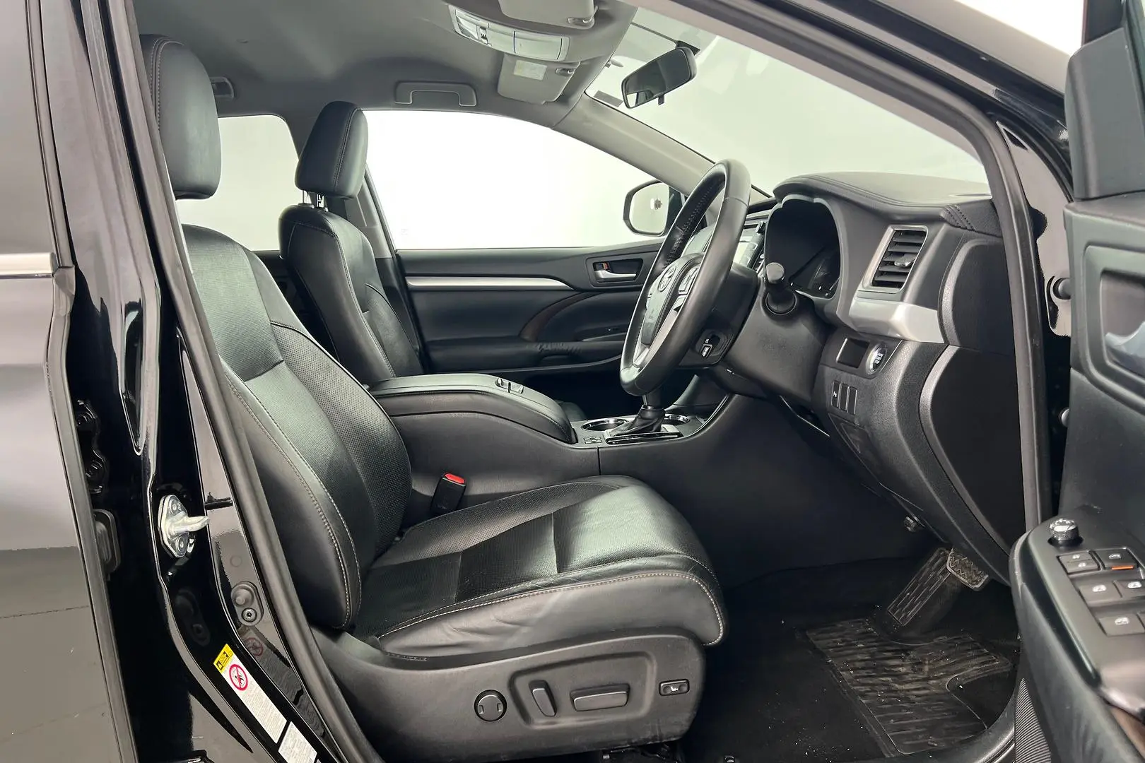 2014 Toyota Kluger Gallery Image 11