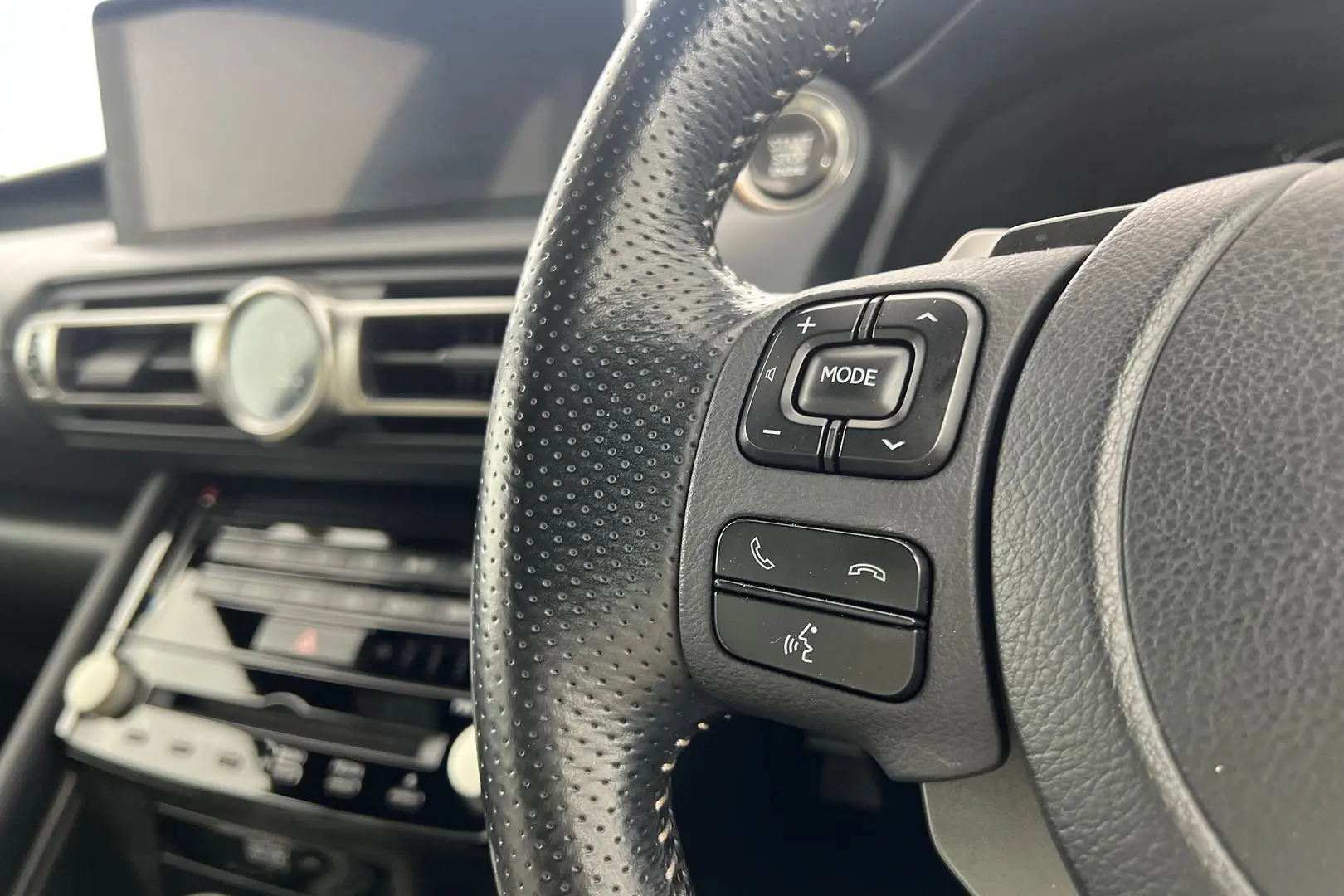 2021 Lexus IS Gallery Image 17