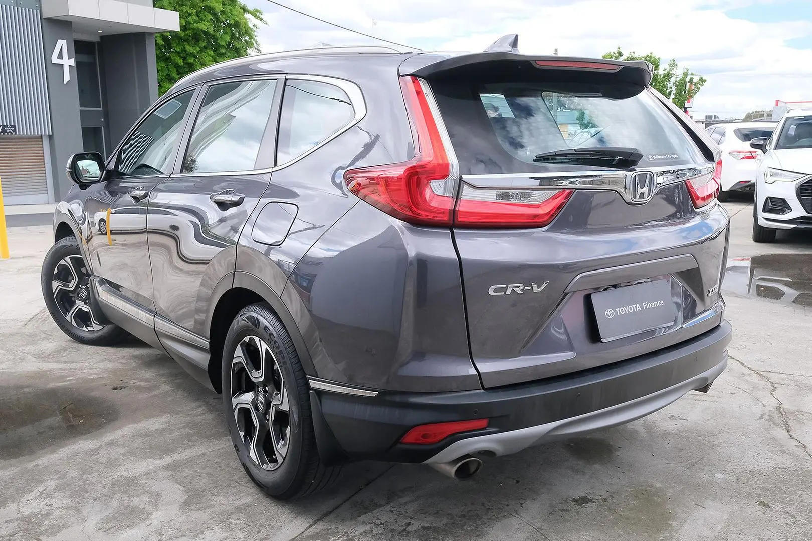 2017 Honda CR-V Gallery Image 2