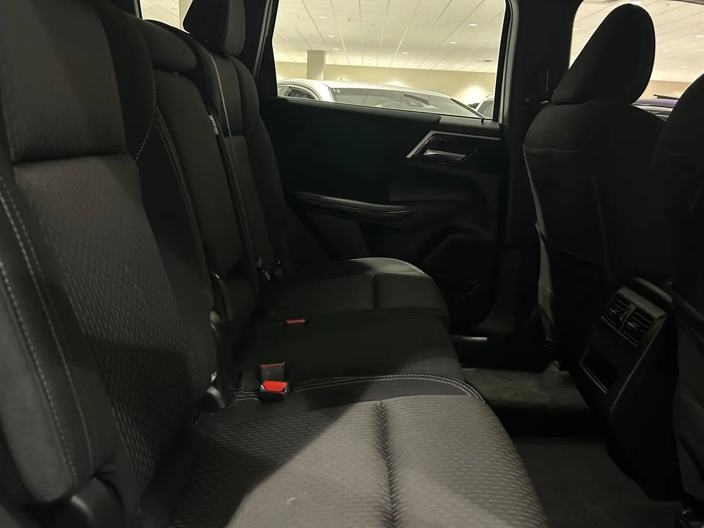 2022 Mitsubishi Outlander Gallery Image 13