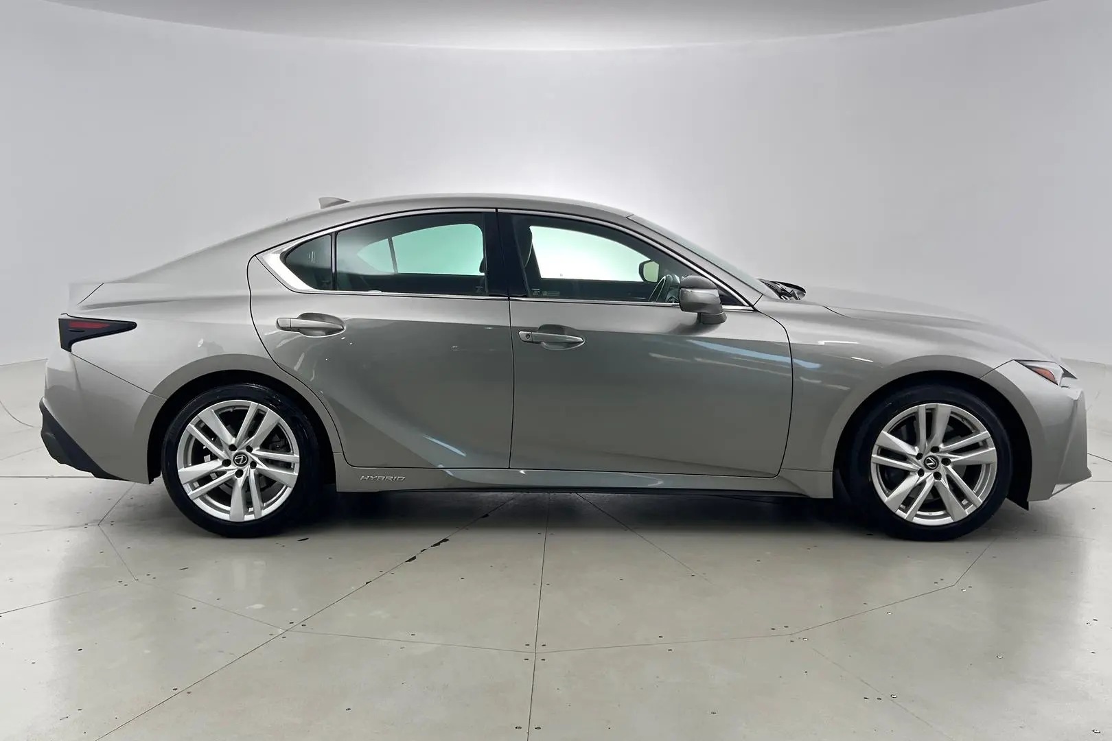 2020 Lexus IS Gallery Image 3