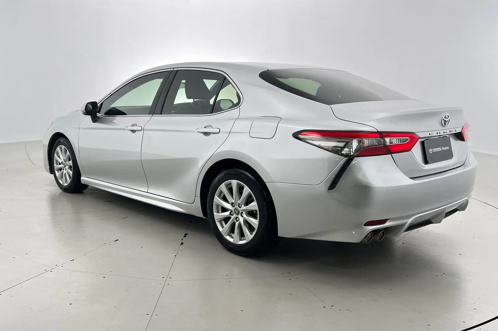 2019 Toyota Camry Gallery Image 8