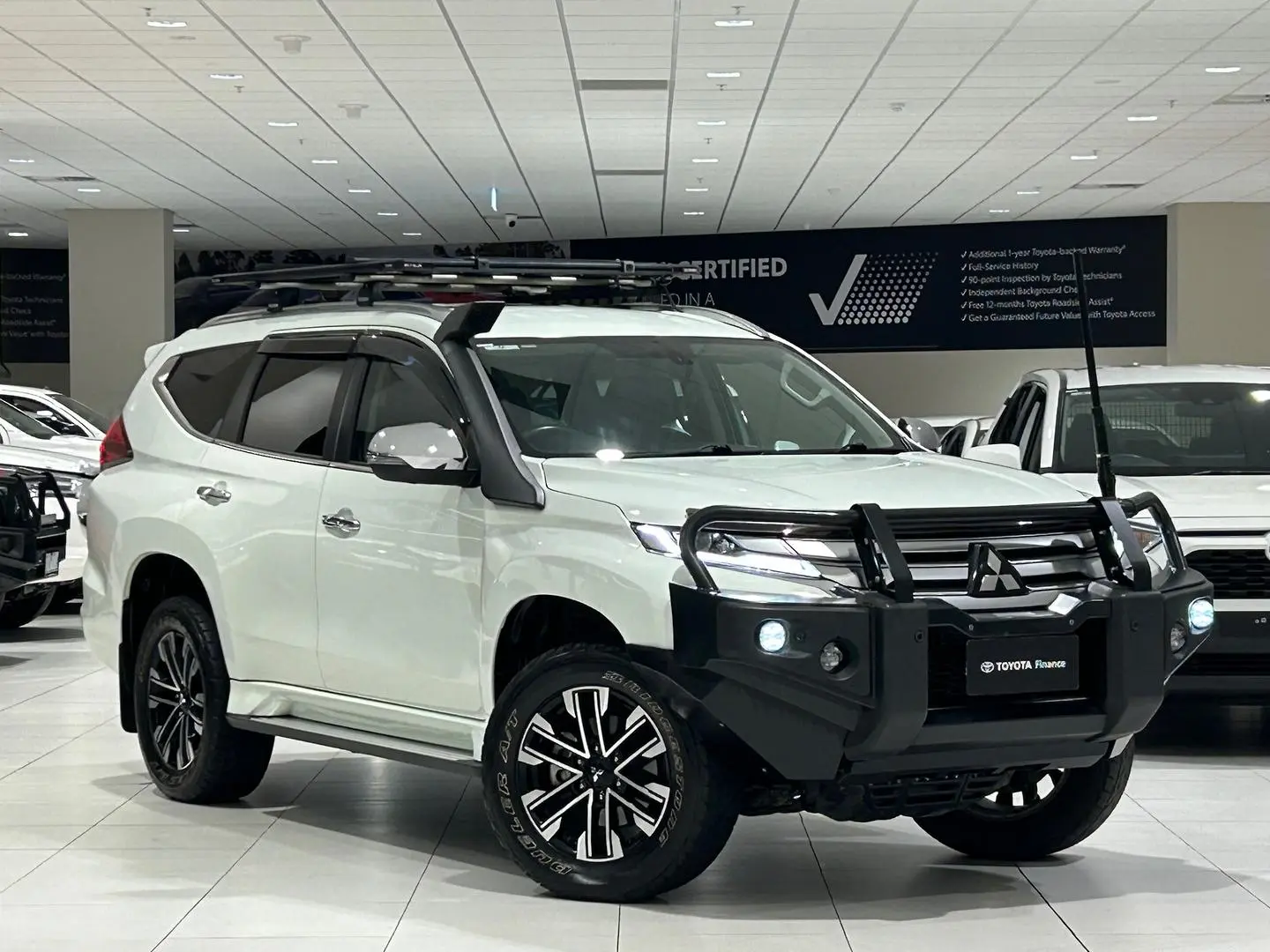 2021 Mitsubishi Pajero Sport Gallery Image 1